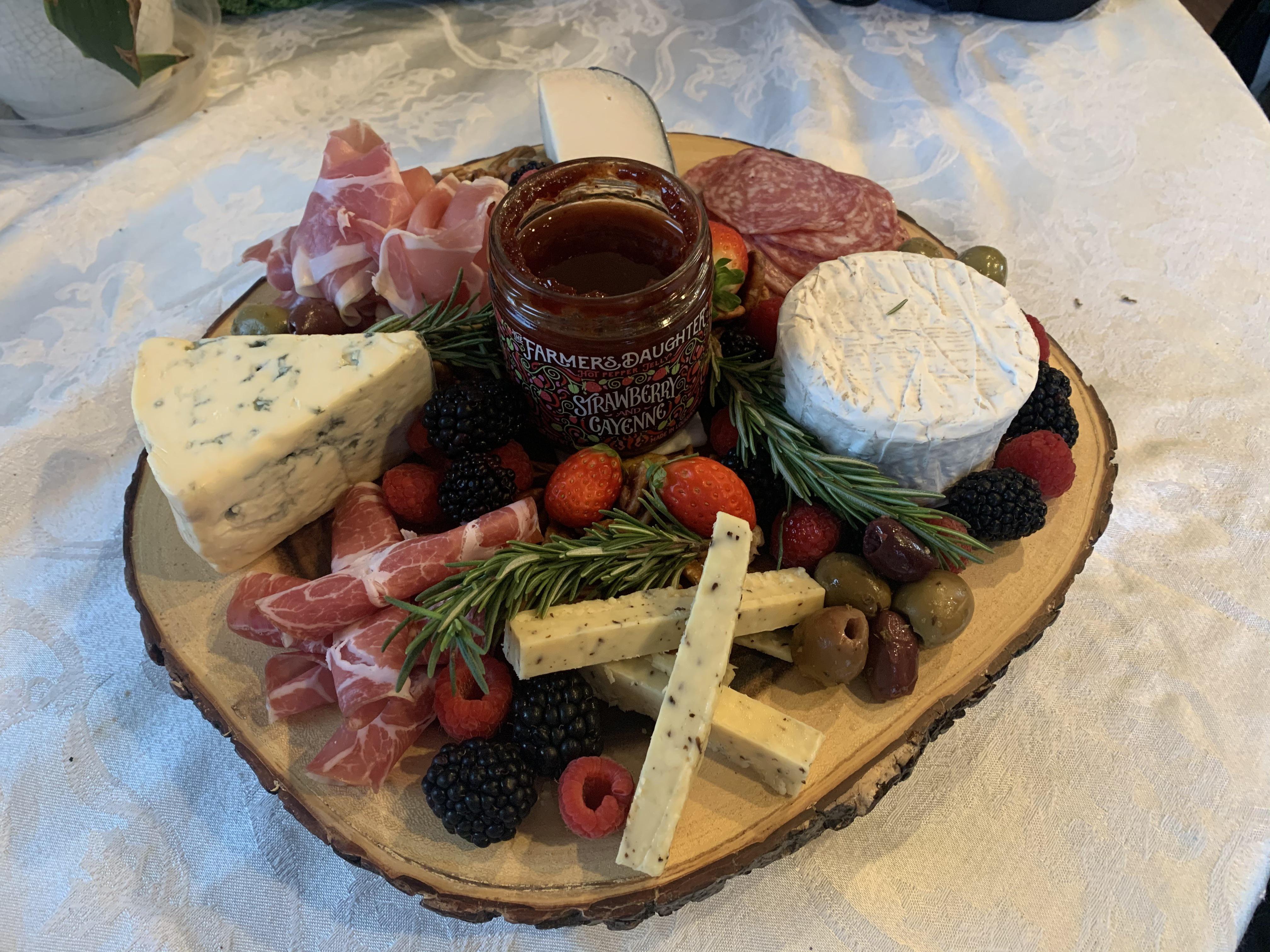 I’ve found a new hobby of making cheese boards! r/Cheese