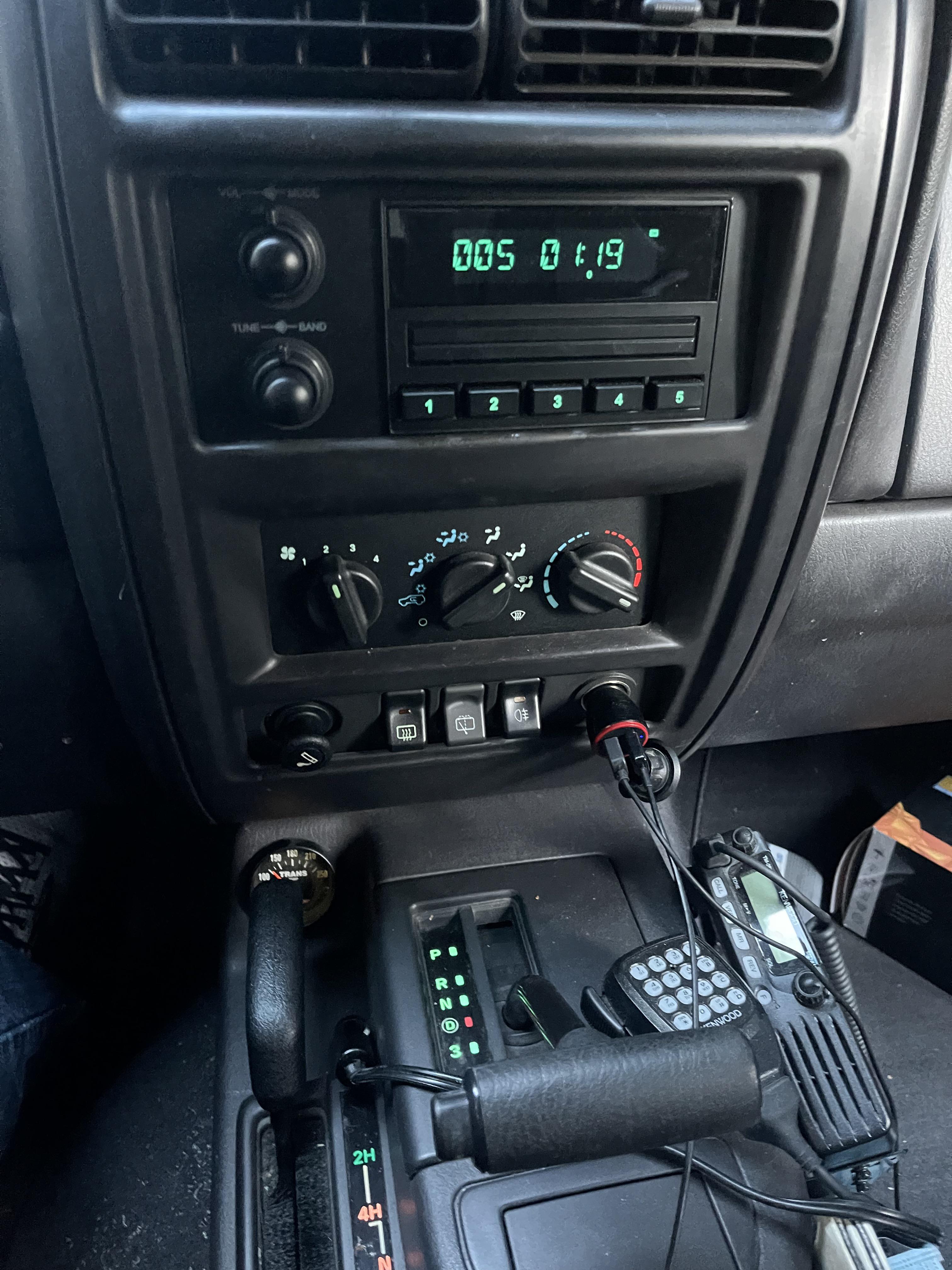 100 Cherokee Cb Radios