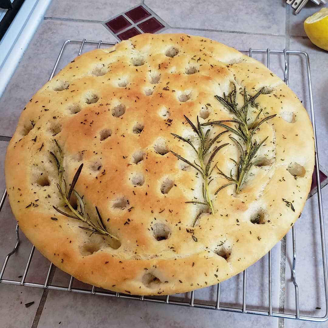 Today I made focaccia in my cast iron skillet r/covidcookery