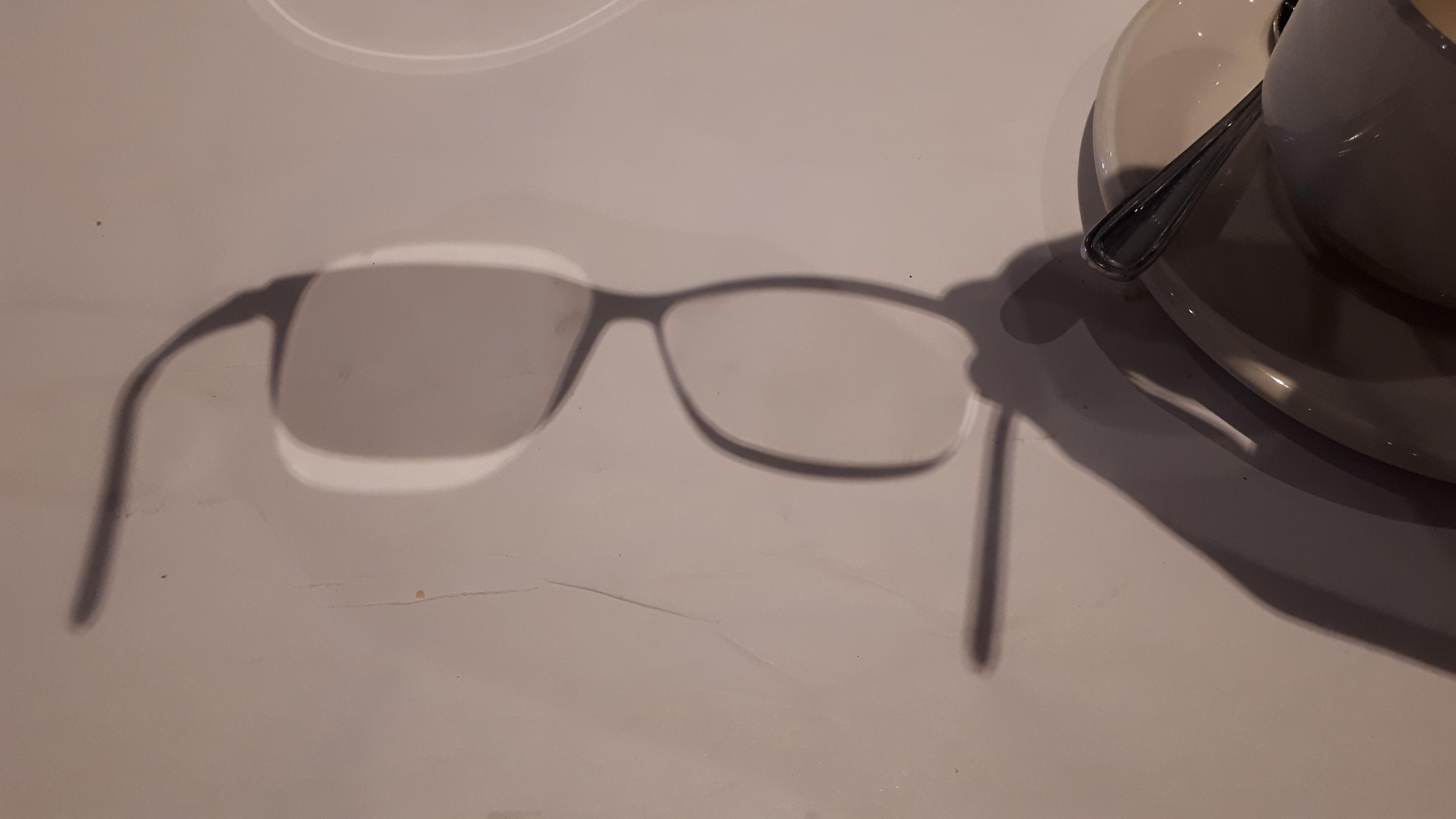 My left eye's astigmatism shown by the light's distortion through my lens r/mildlyinteresting