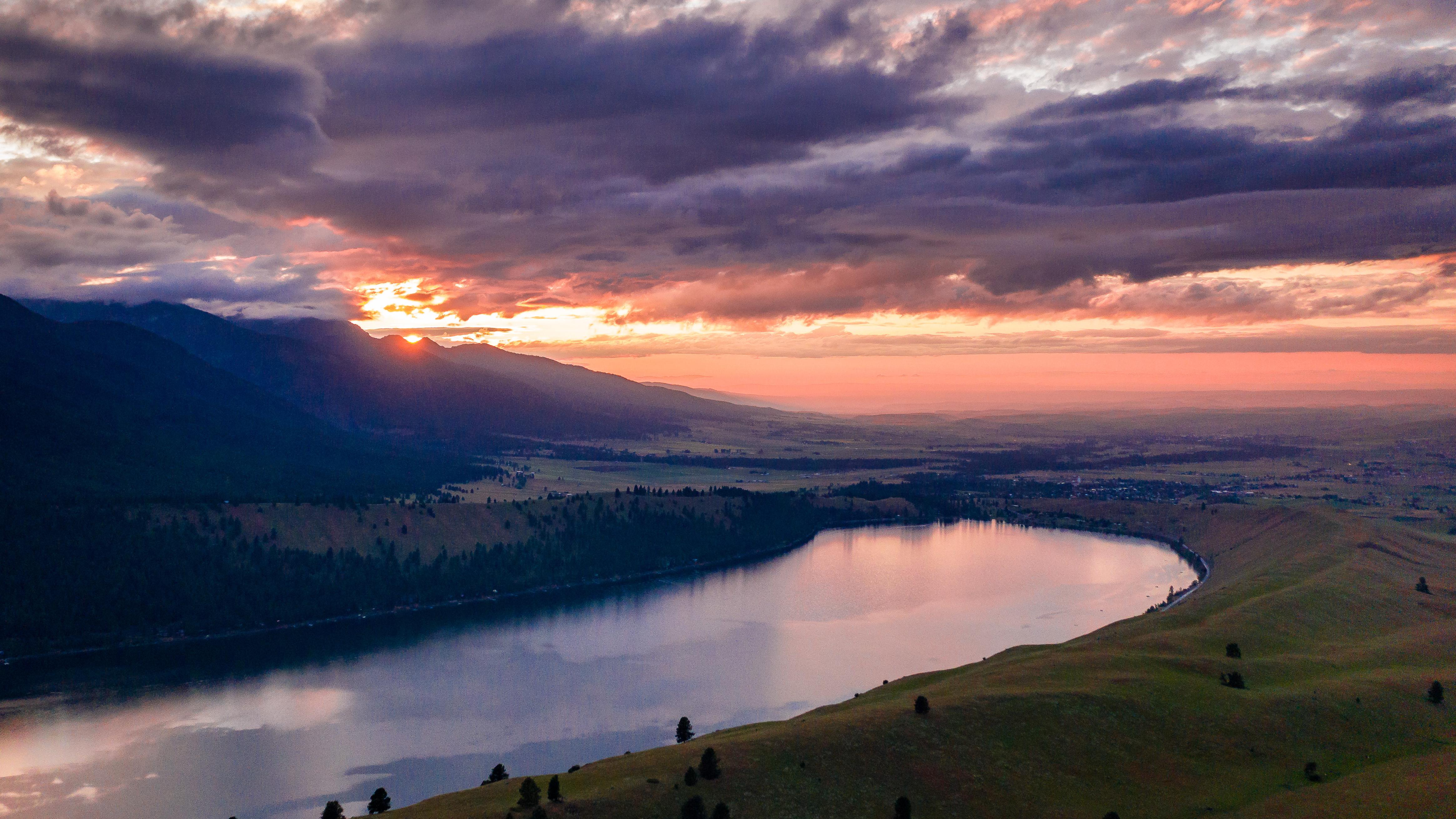Sunset over Wallowa Lake [oc] r/oregon