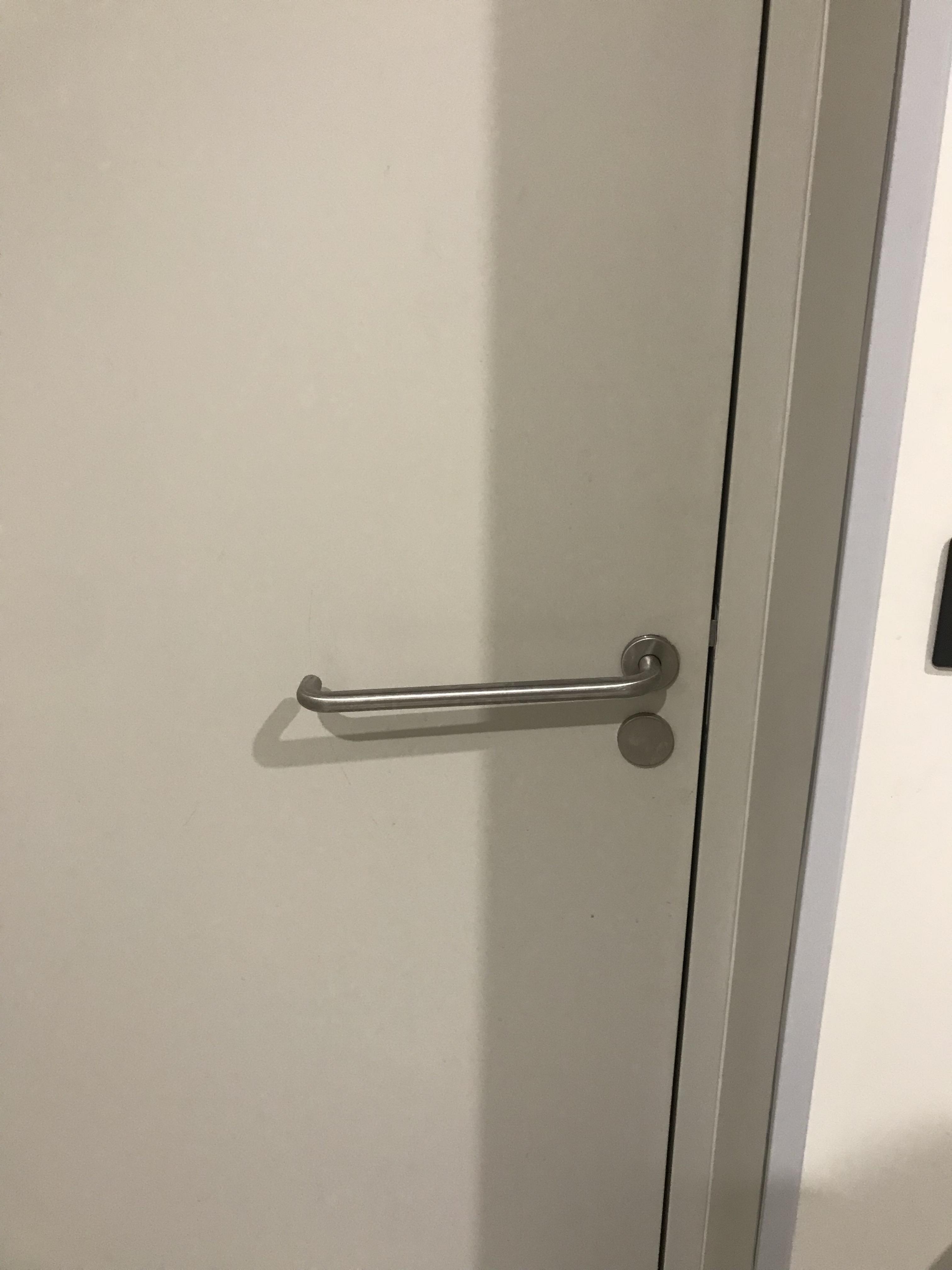 This abnormally long door knob r/mildlyinteresting