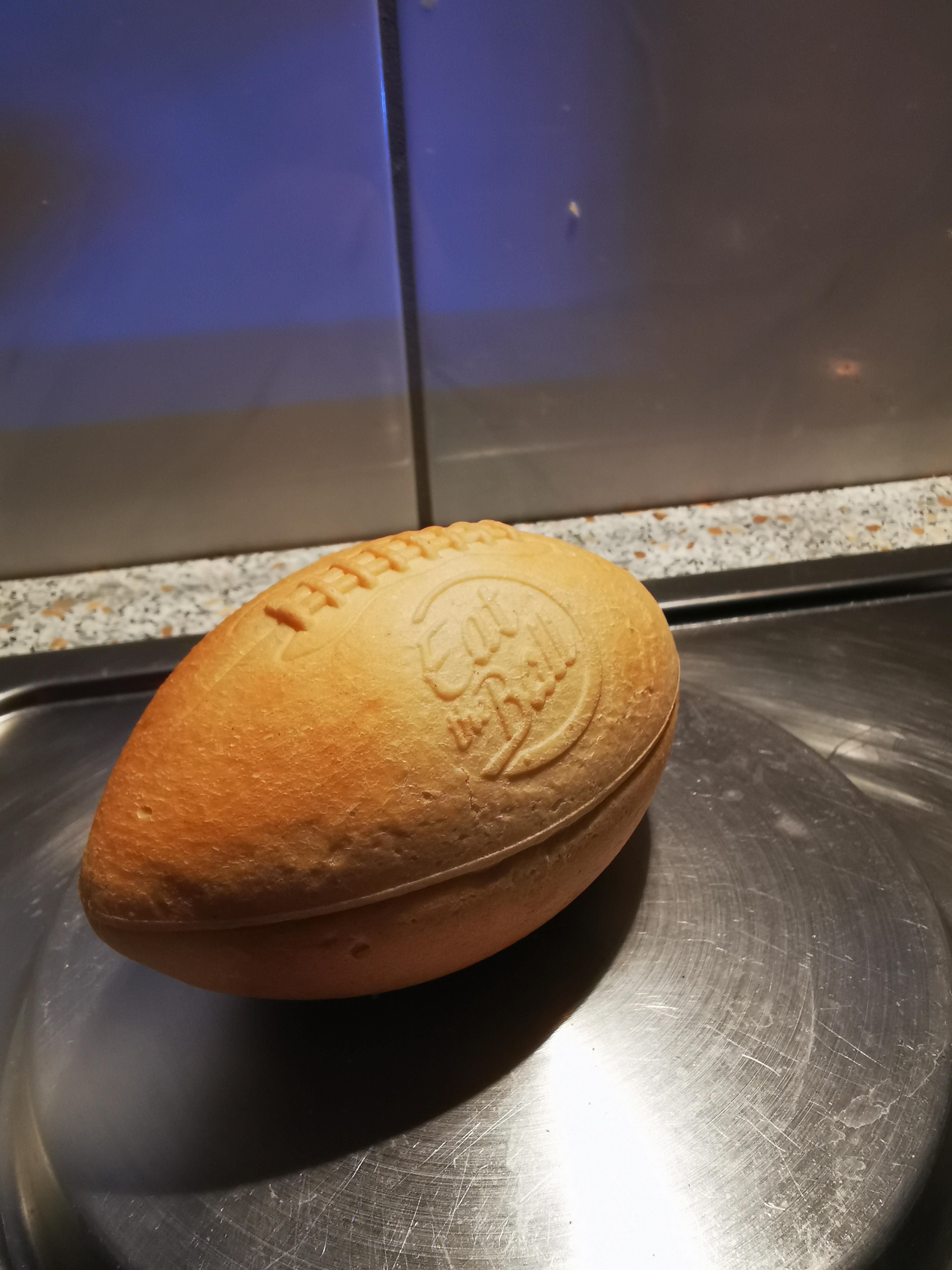 A bread bun shaped like a football r/mildlyinteresting