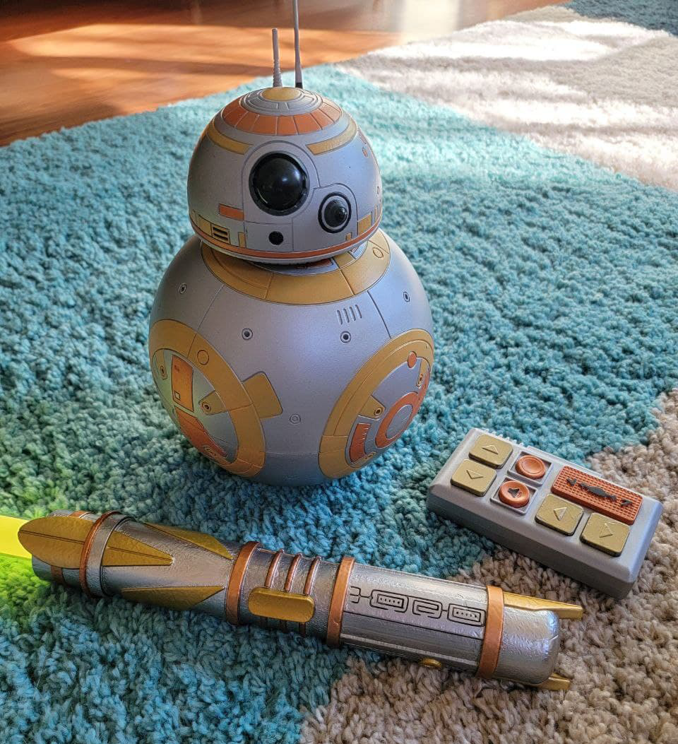 I customized my droid to match my Savis lightsaber r/GalaxysEdge