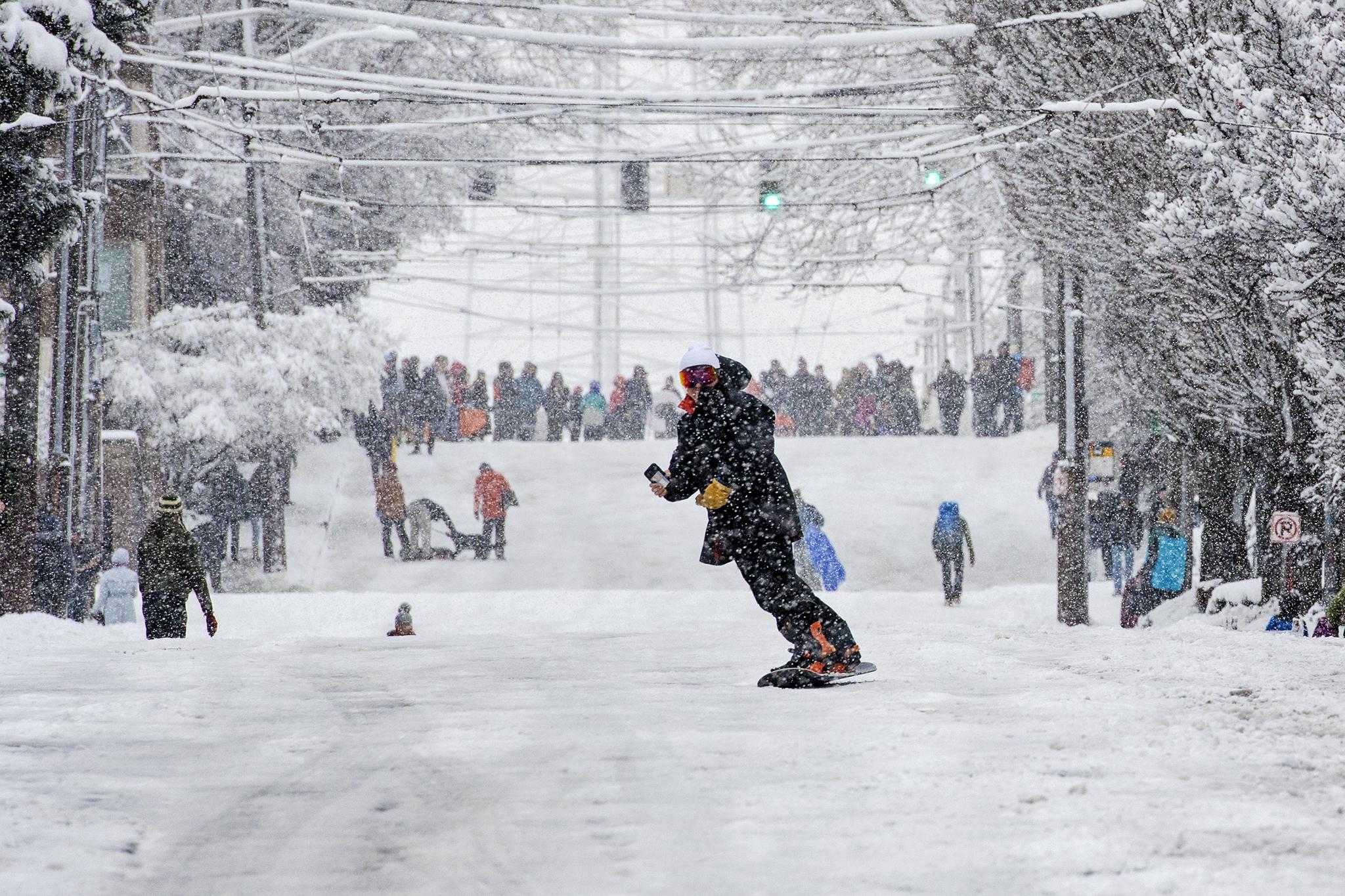 Snow parties on Queen Anne Ave. r/Seattle
