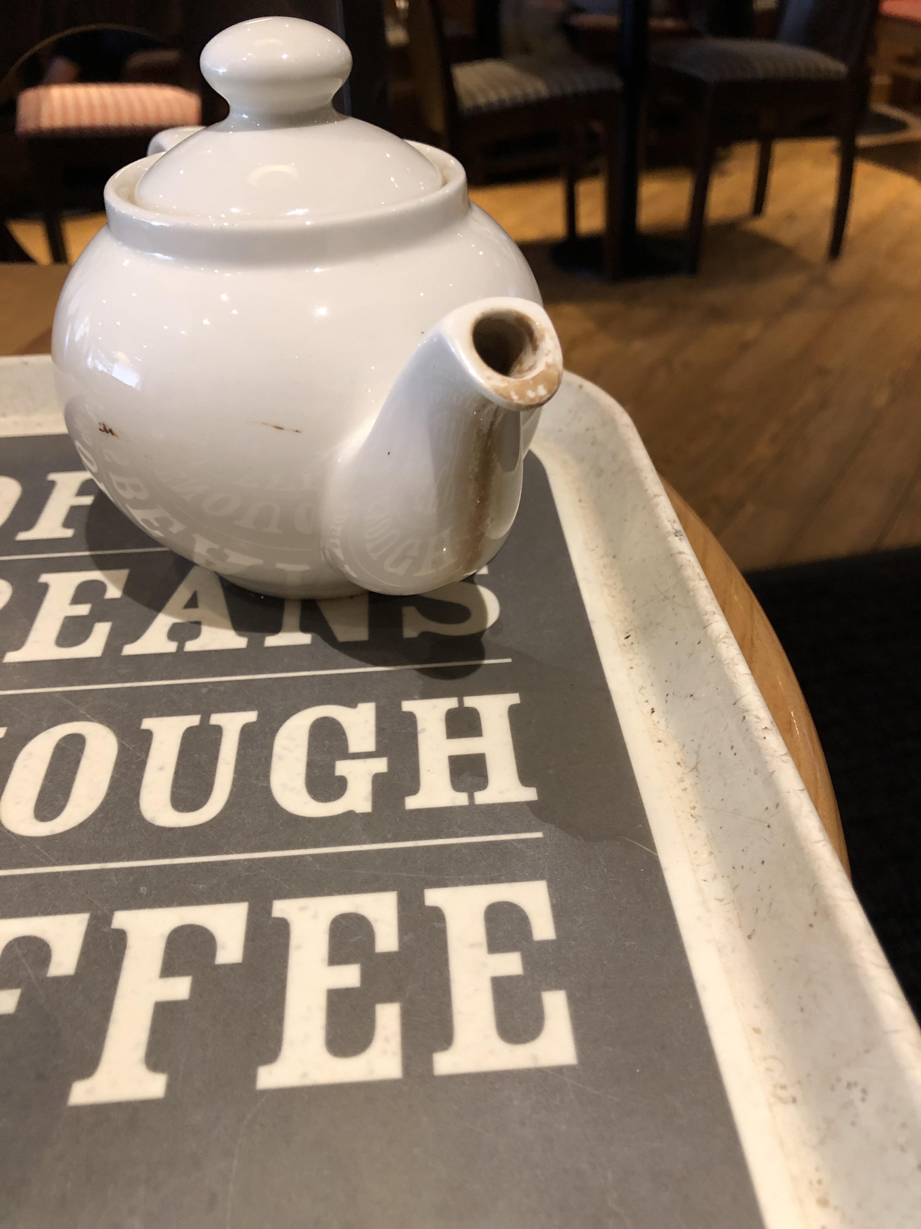 The state of this tea pot at Costa. r/CasualUK