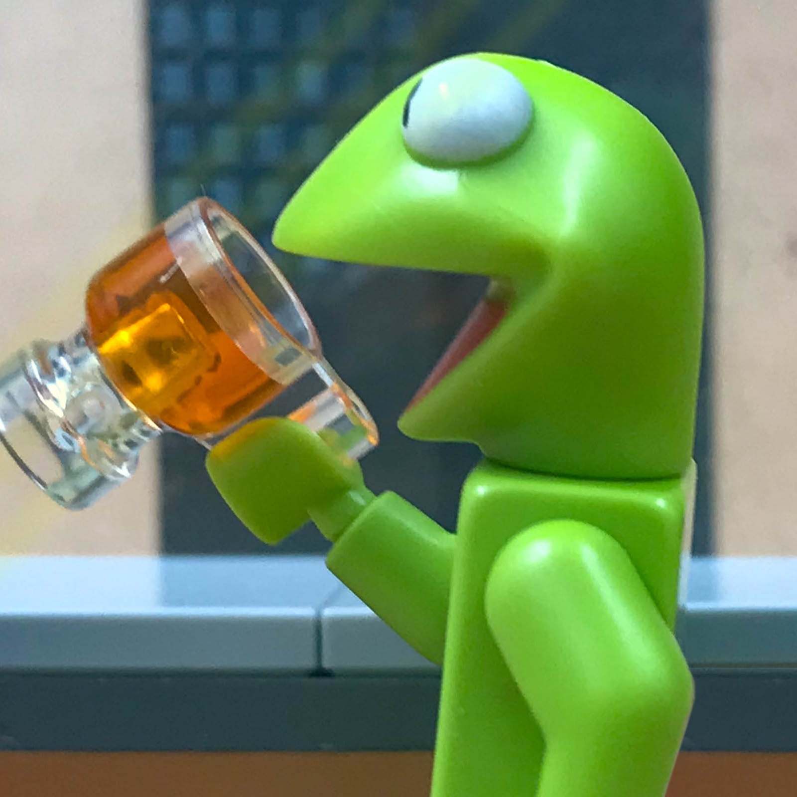 [MOC] tealizard meme (Kermit the Frog sipping iced tea) lego