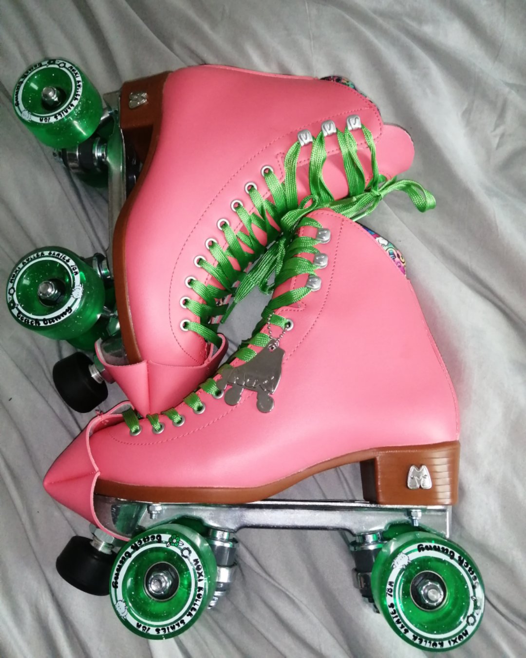 So my first ever pair of skates have arrived! I'm so in love with them