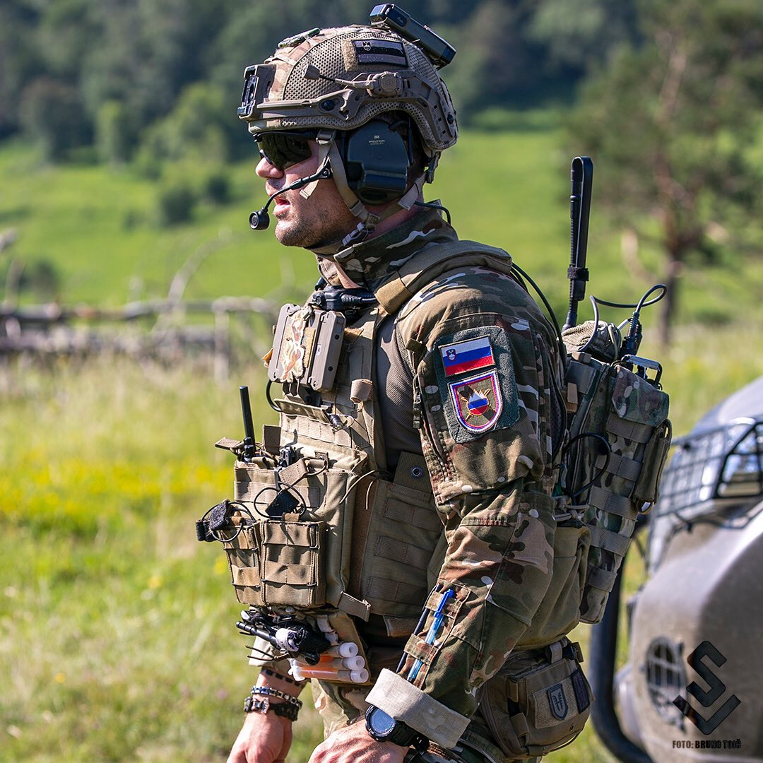 Slovenian Special Operations (ESD) JTAC during training. (1080x1080) r/MilitaryPorn