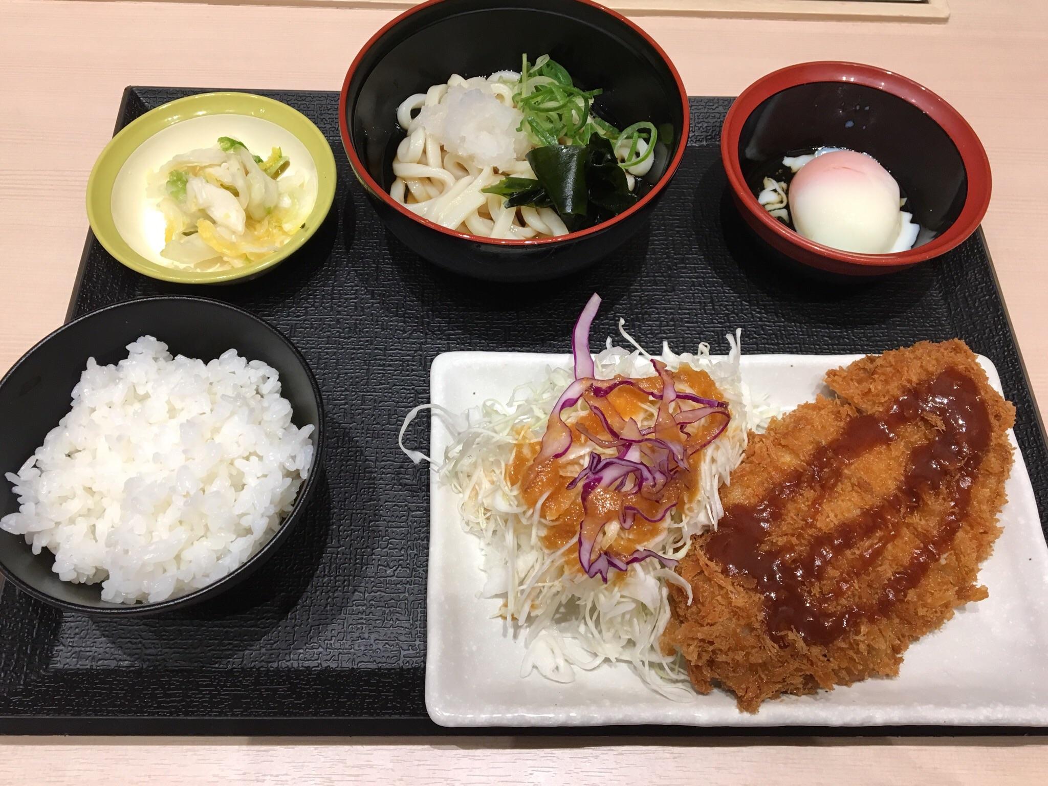 Udon and tonkatsu set from Matsunoya r/JapaneseFood
