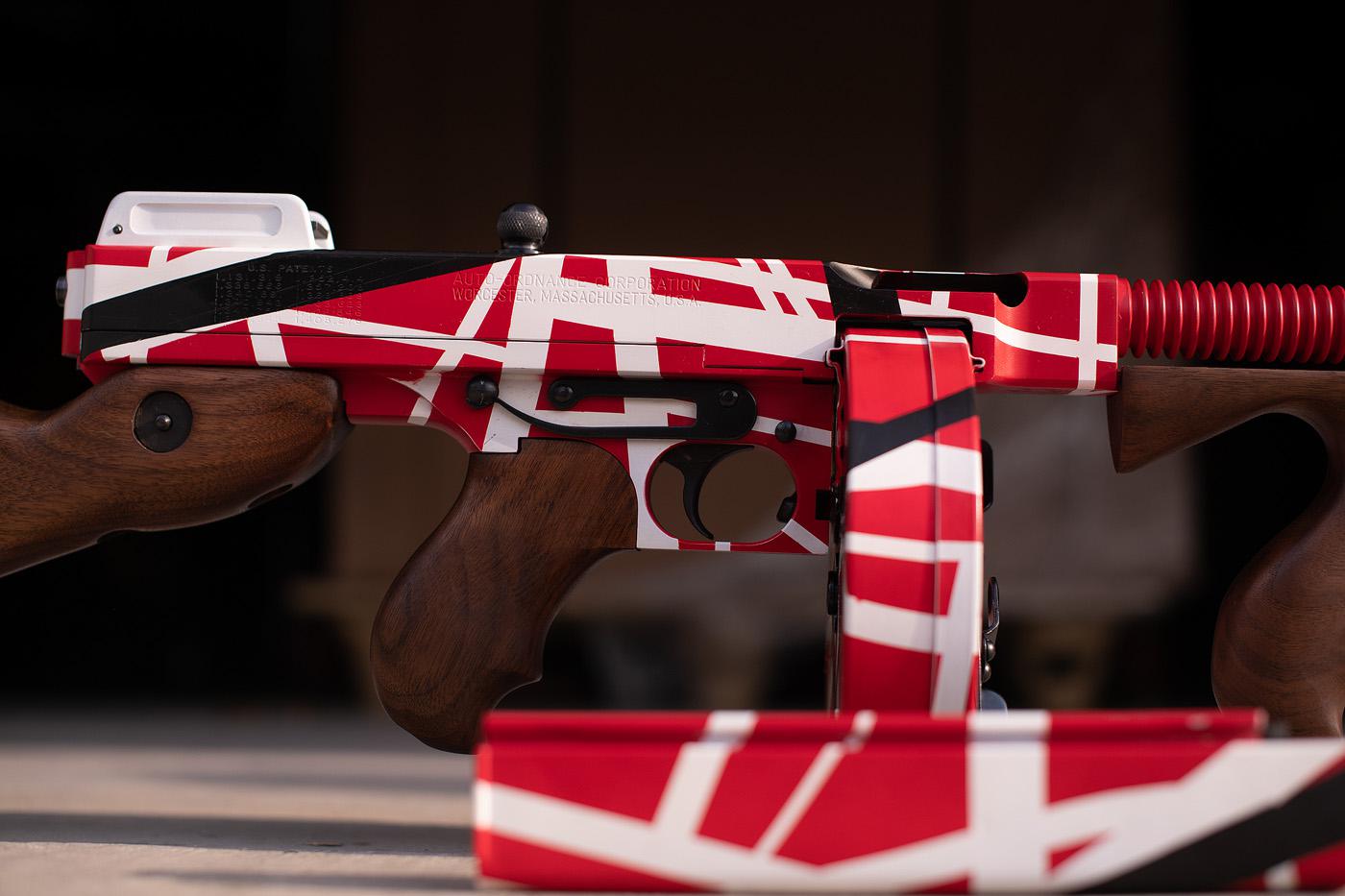 Remake Tommy Gun (AOC 1927AI) van Halen cerakote r/FirearmsHallOfShame