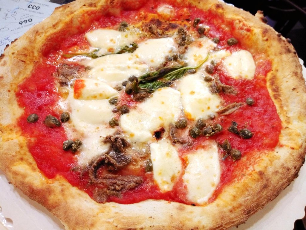 [I ate] Neapolitan Pizza with Anchovy & Capers r/food