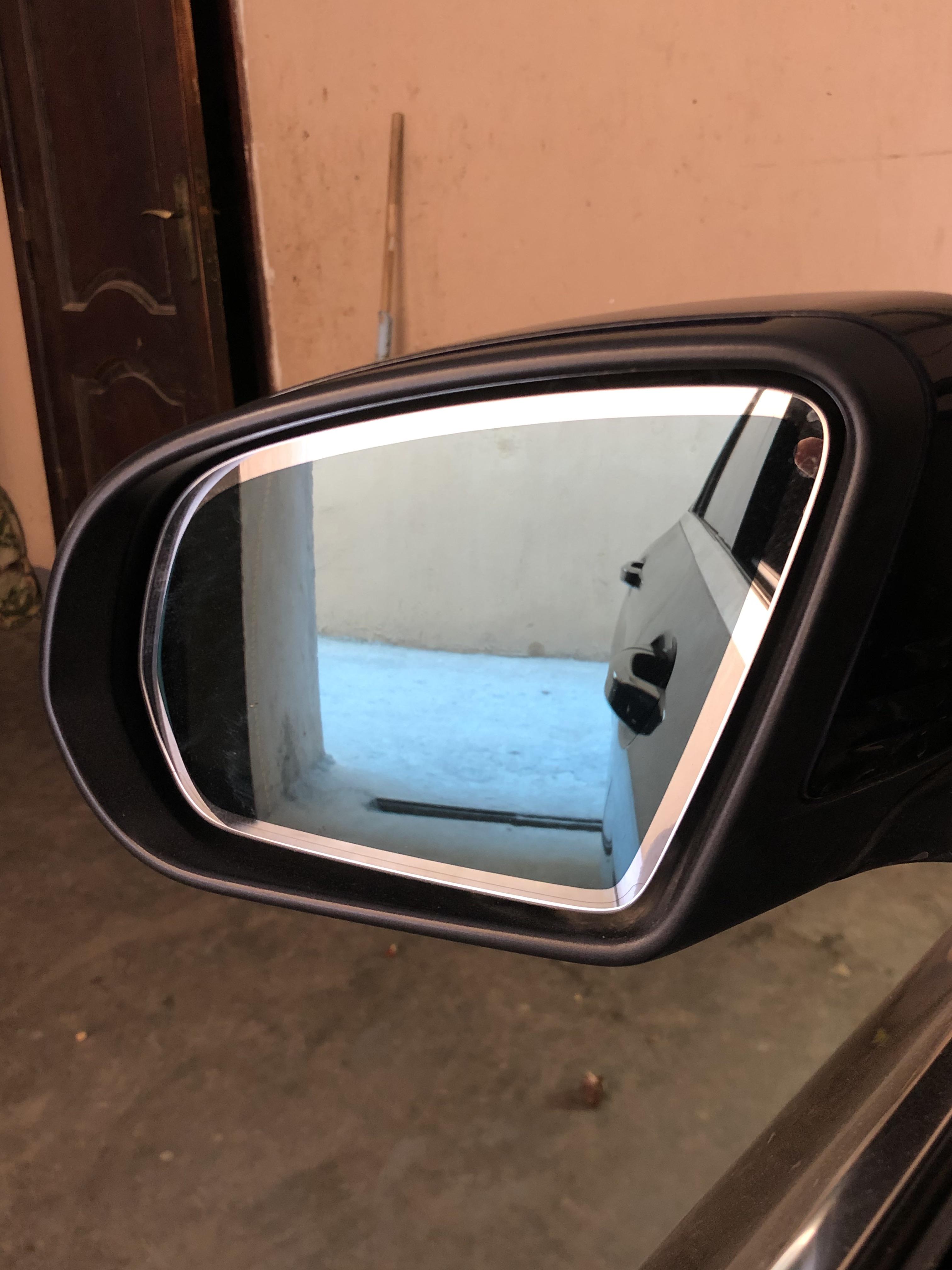 W205 why does the mirror turns green? r/mercedes_benz