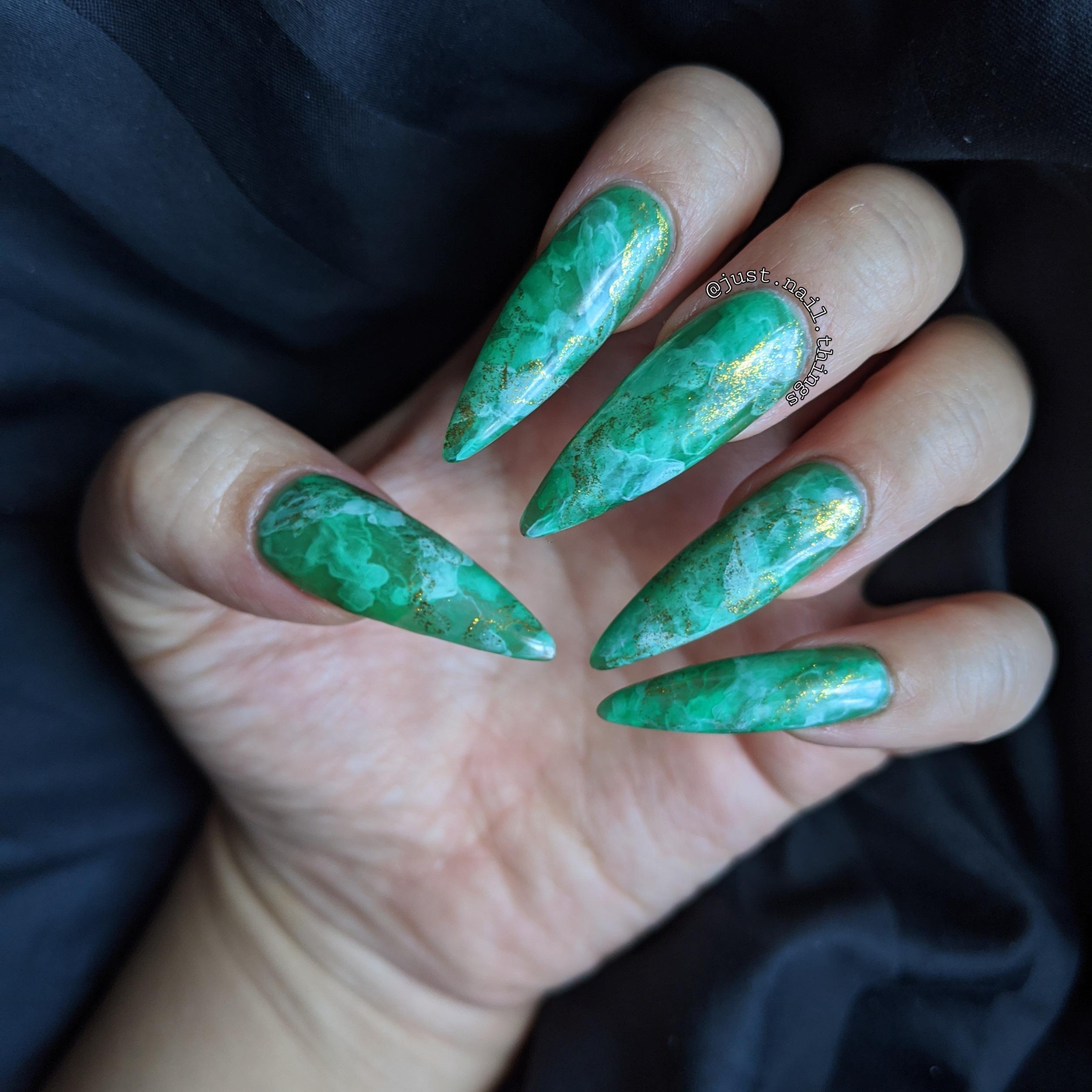 Jade inspired 💚🤍 r/Nails