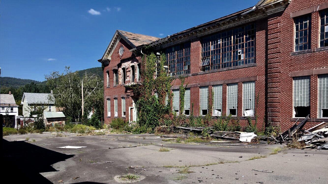 My father visited his hometown last week in Pennsylvania. This used to be his school. r/UrbanHell
