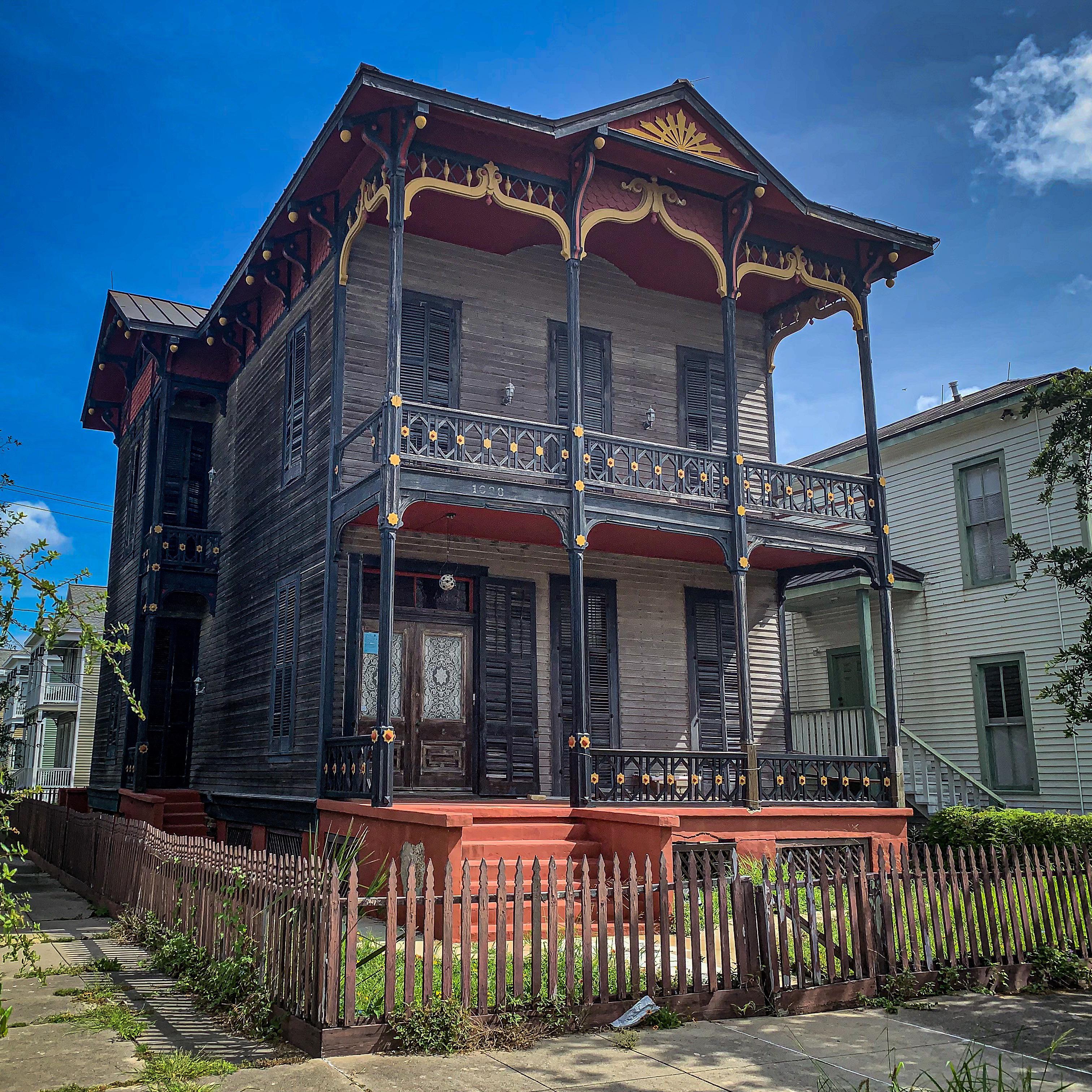 This house on Galveston island. r/AbandonedPorn