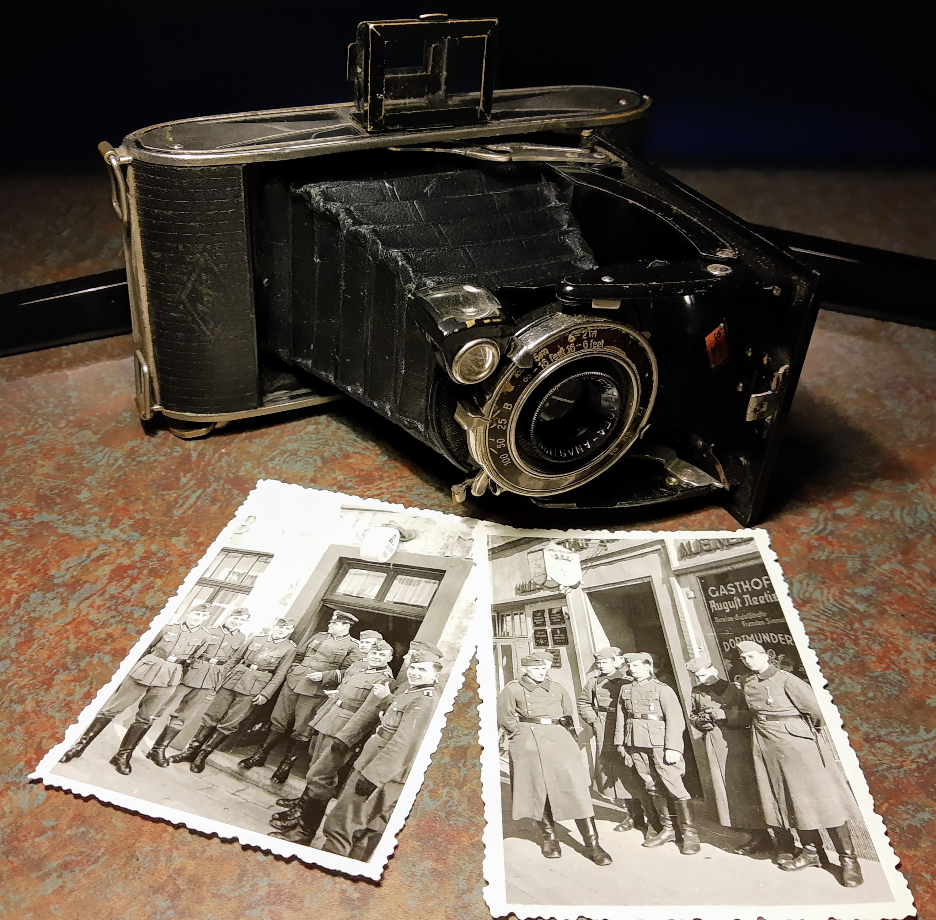 A WW2 era German Agfa Billy Record camera, while these were sold