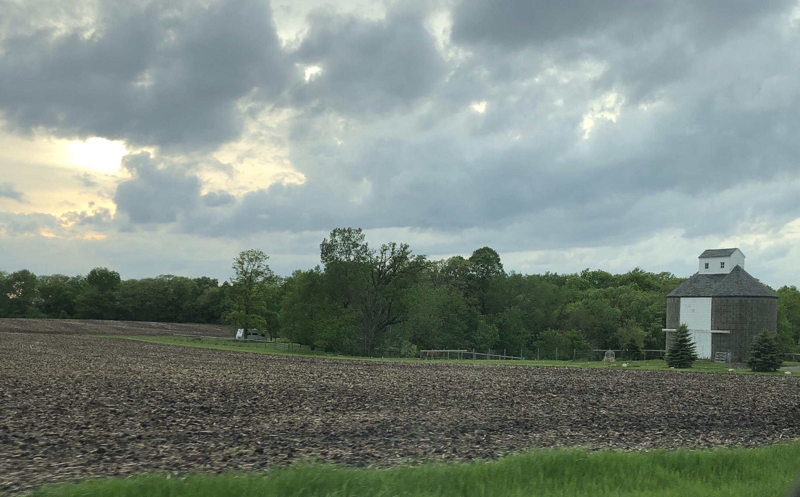 Corn crib Maxwell, IA r/Iowa