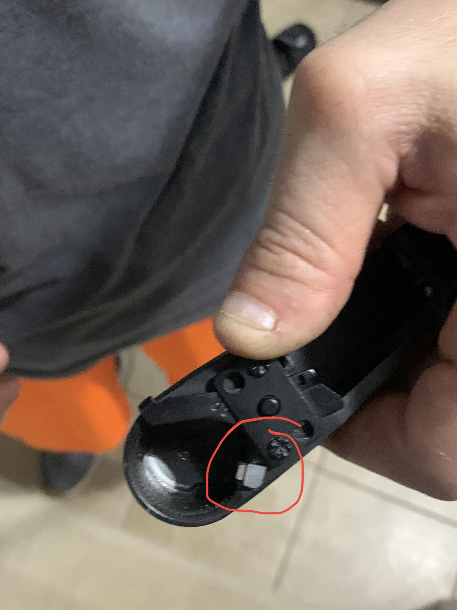 Anyone have their windshield wiper keys fall out? r/f150