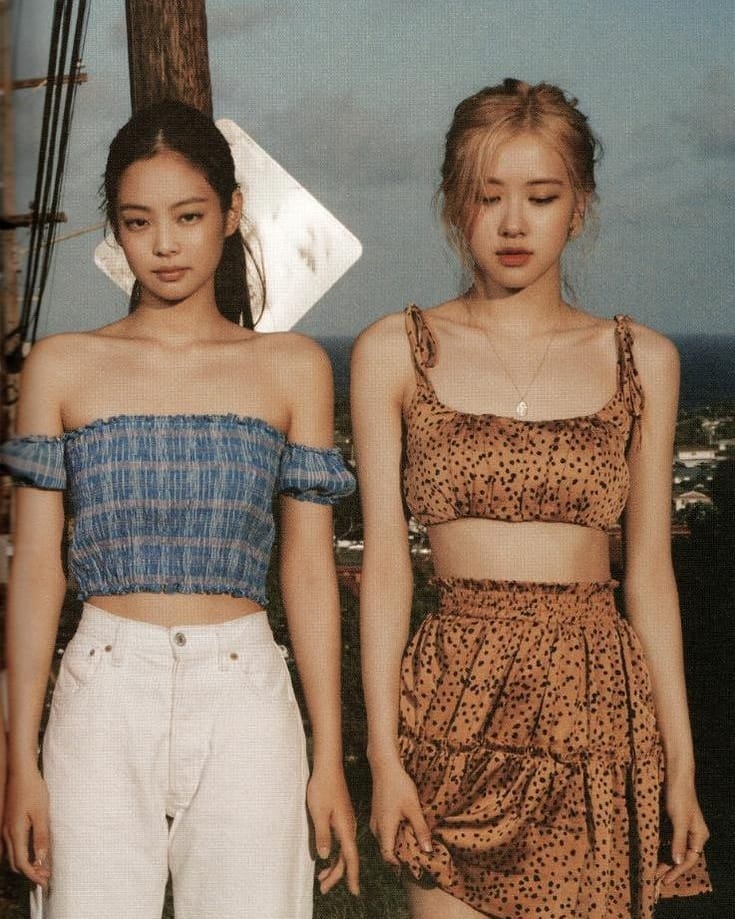 BLACKPINK Jennie and Rose r/kpopfap