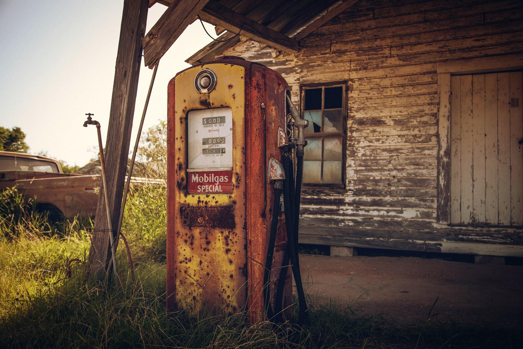 Abandoned Gas station [1728X1152] r/AbandonedPorn