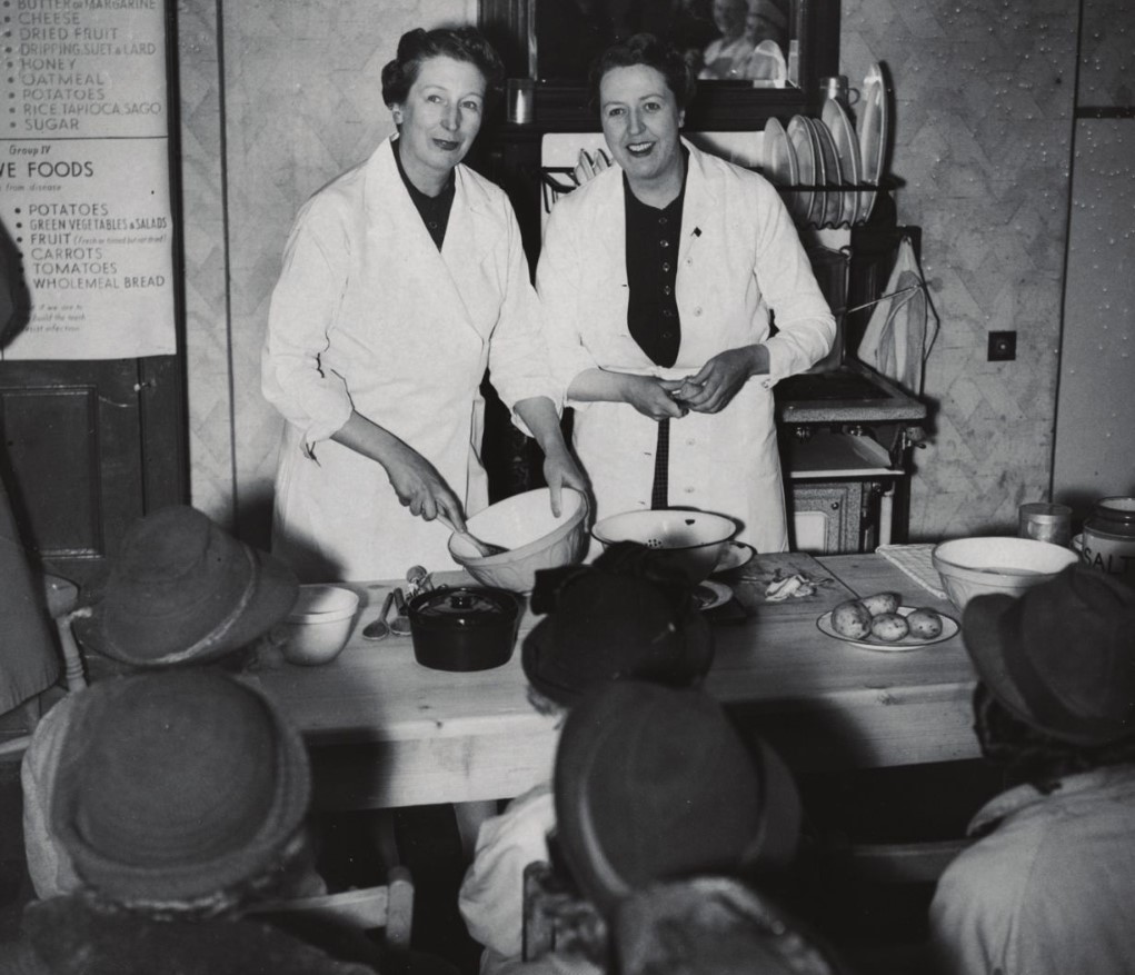 Elsie and Doris Waters (Gert & Daisy), Maida Vale, 1940. r/vintage