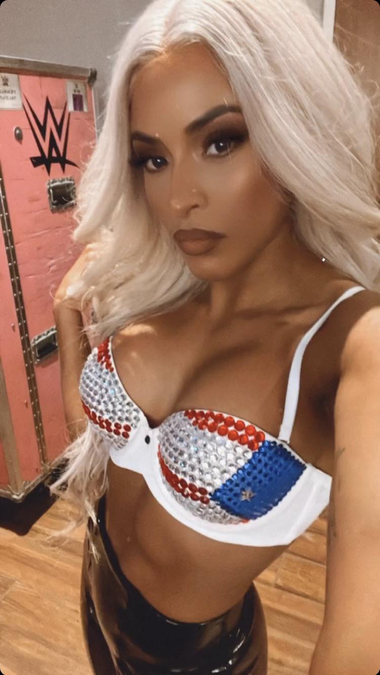 Love her tits : Zelina_Vega