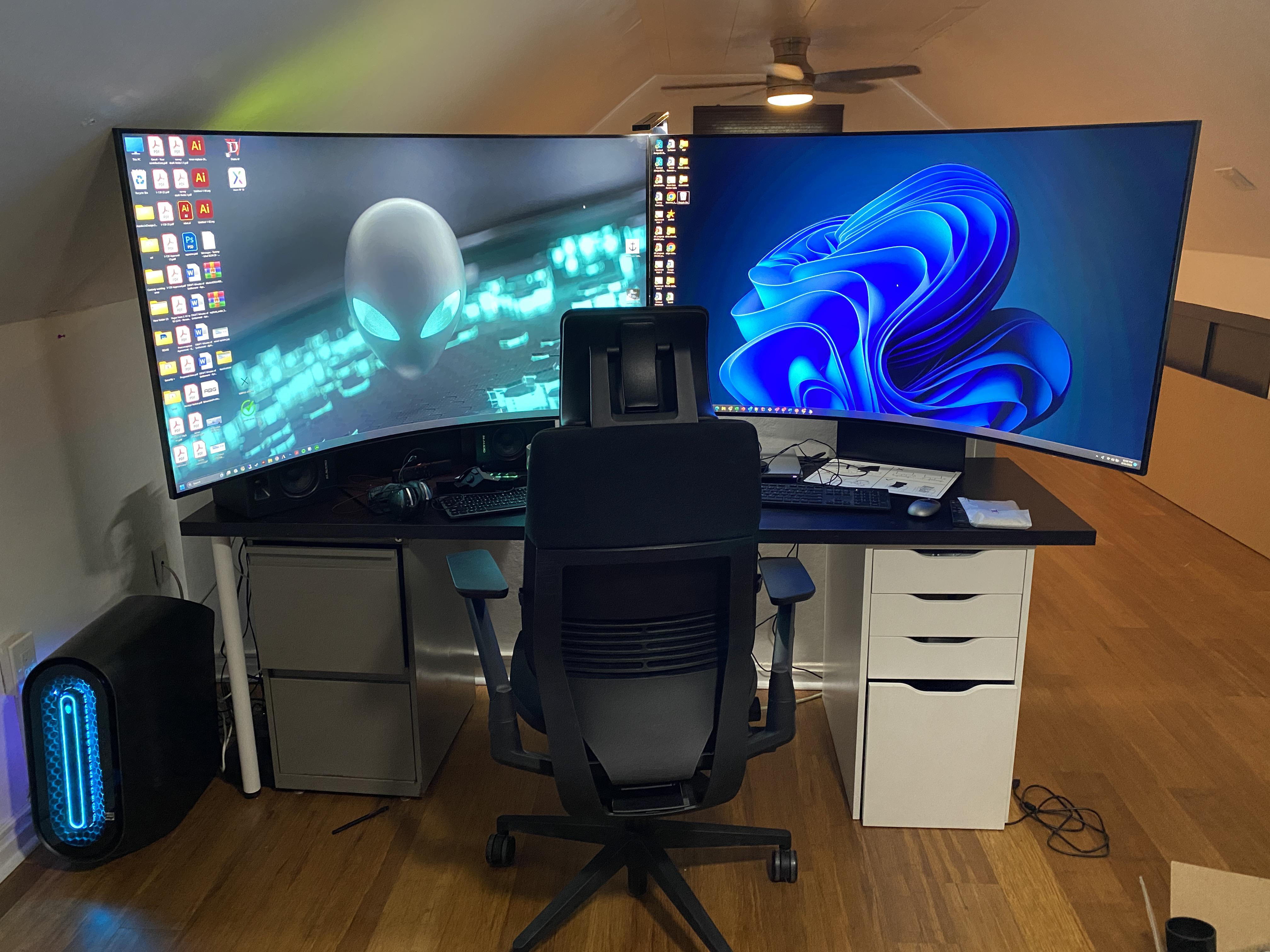 Finally got a dual monitor setup! r/battlestations
