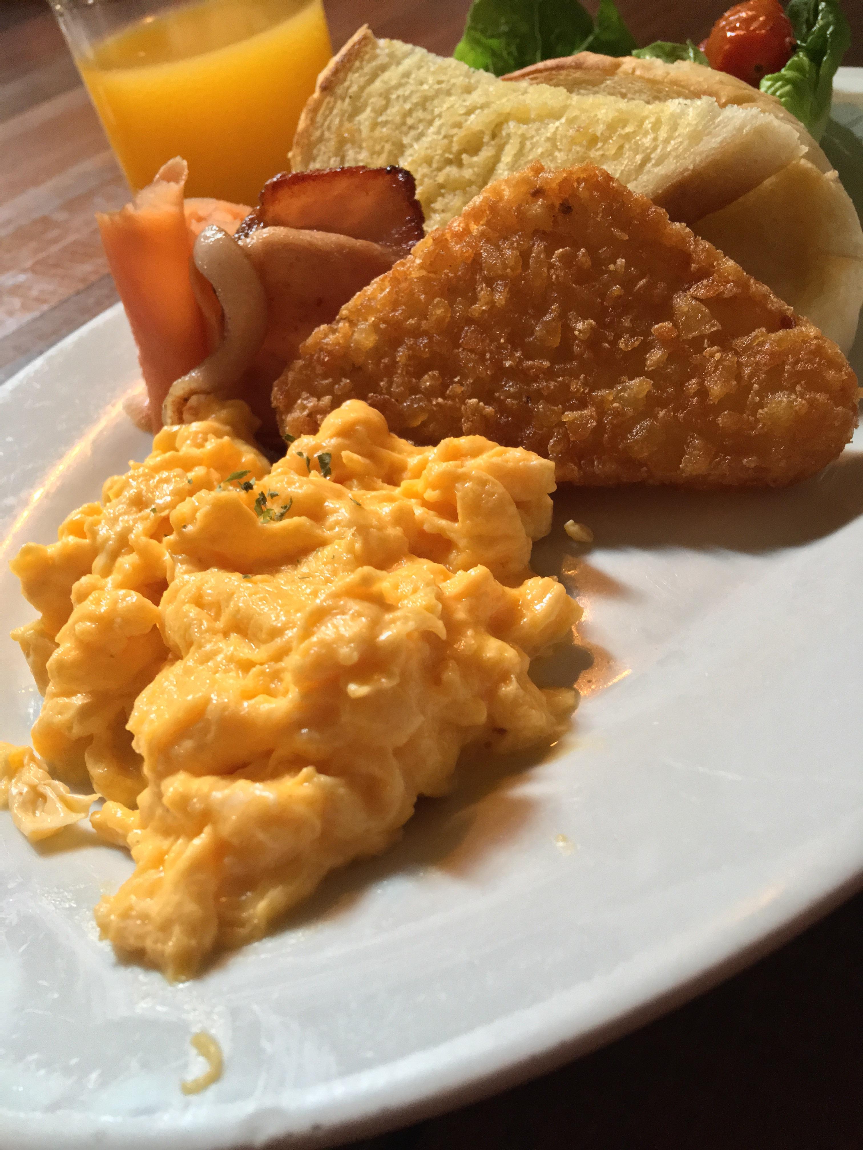 [I Ate] a big breakfast of scrambled eggs, hash browns and bacon strips