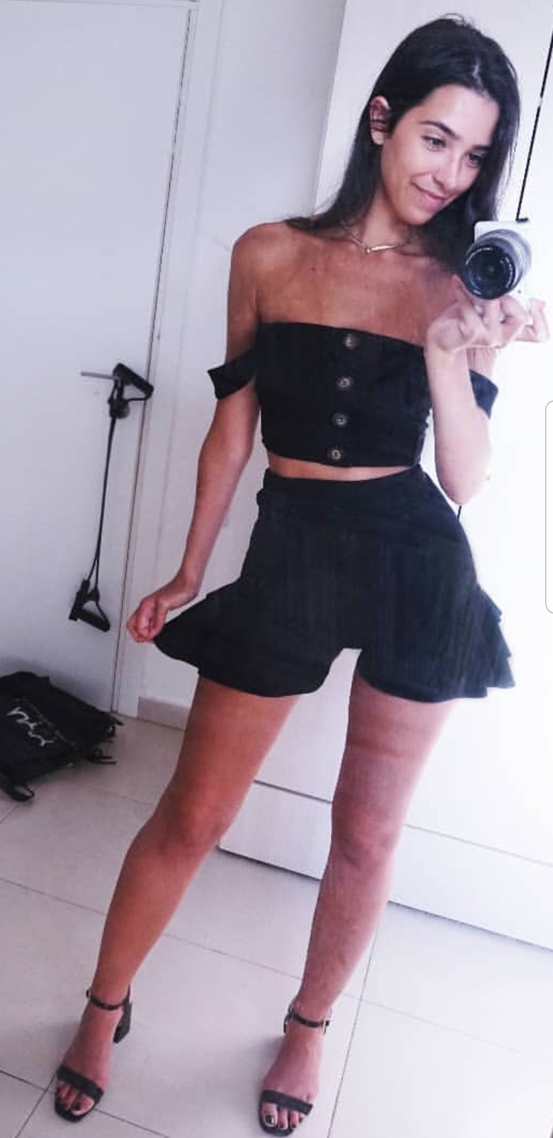 ASMR Glow decided to show her feet again! r/CelebrityFeet