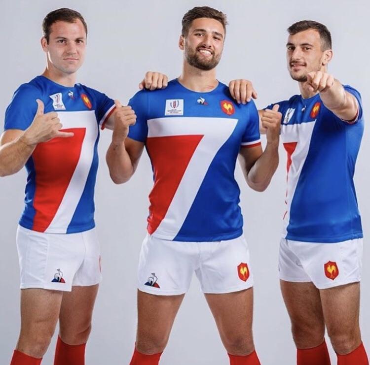 The new French 7’s jersey looks like an unlicensed teams kit from rugby
