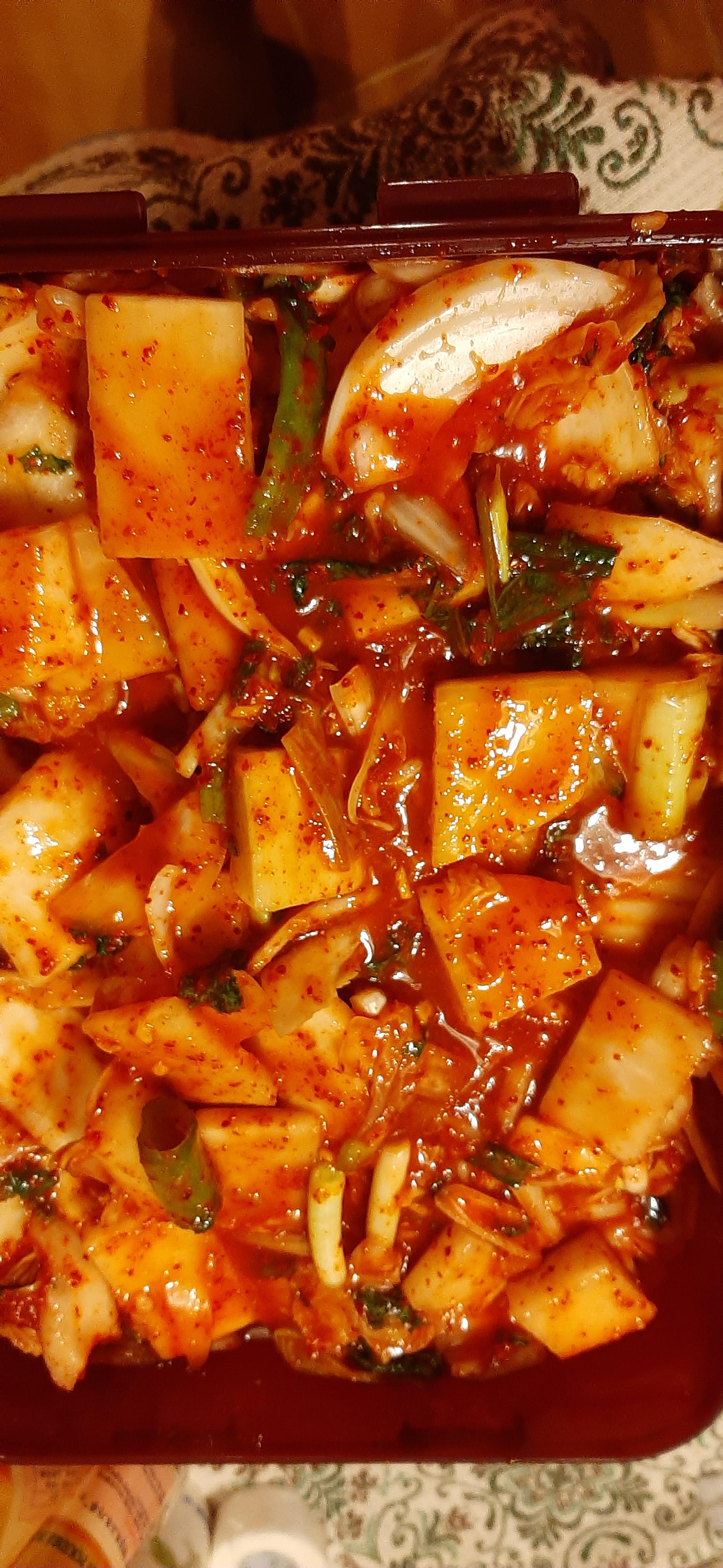 Mak kimchi with mustard greens. Hoping the greens hold up r/kimchi