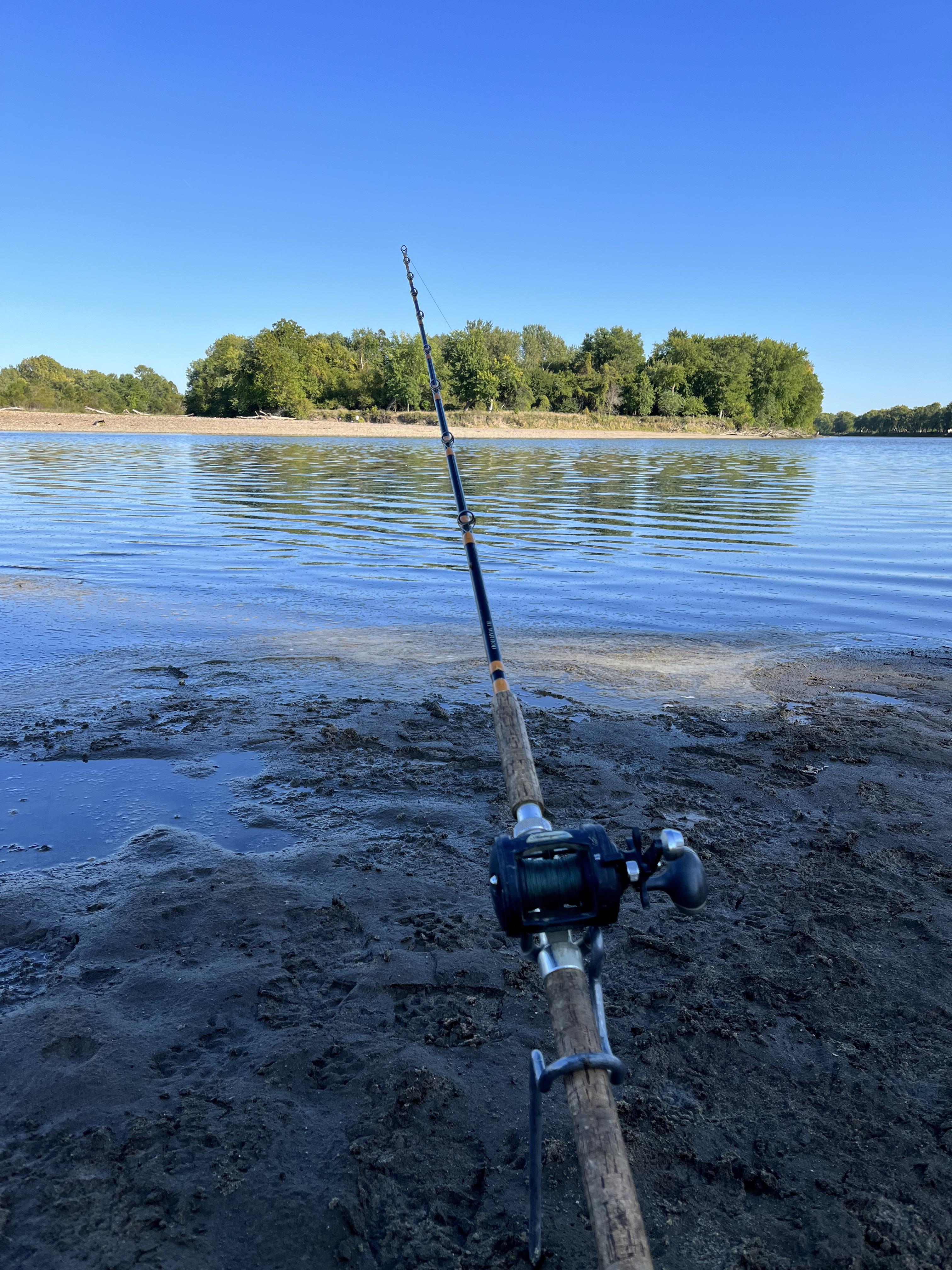 Perfect evening for fall flathead fishing on the Des Moines. r/catfishing