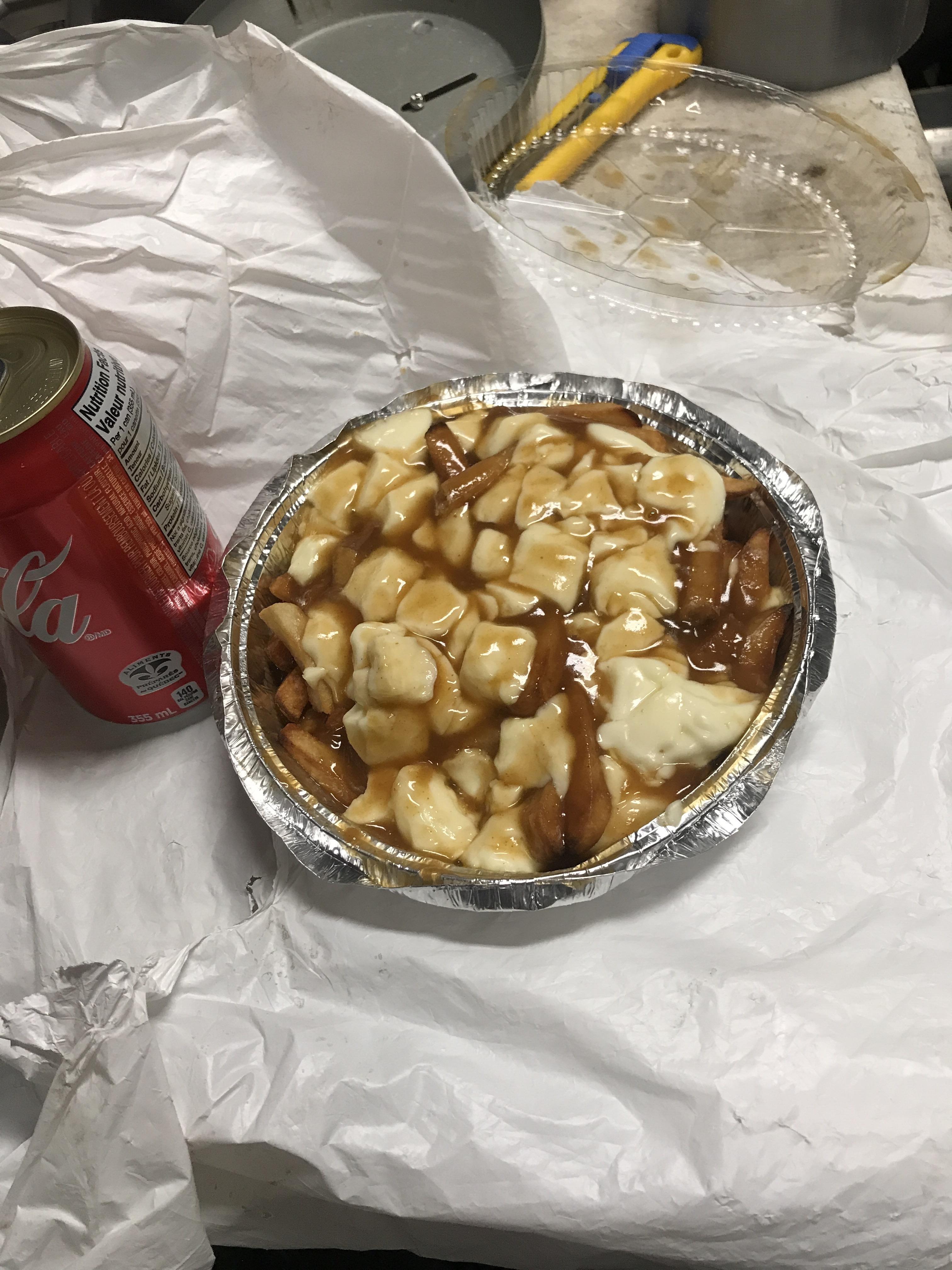 Québécois poutine from belle province! La meilleur poutine! r/poutine