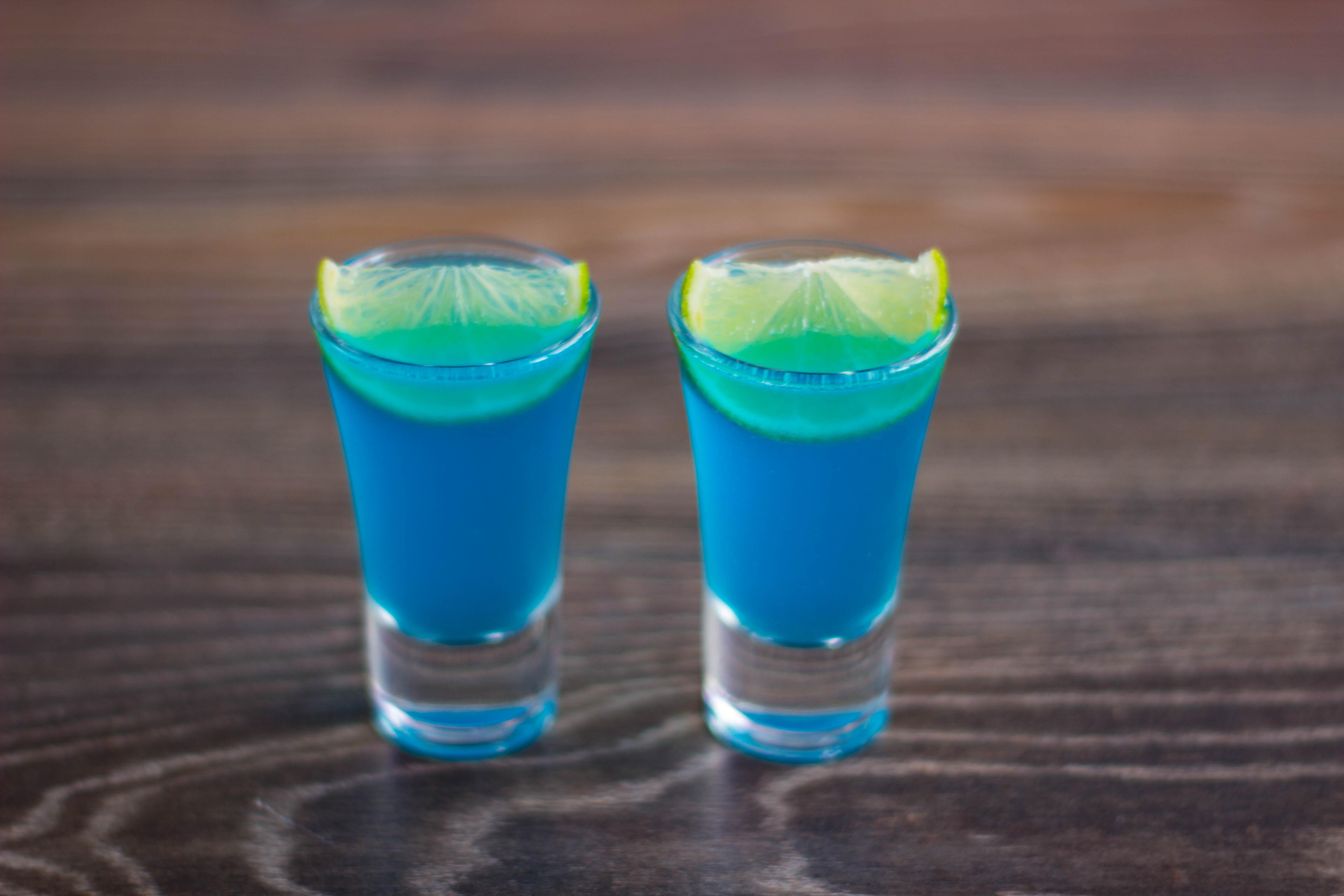 Blue kamikaze cocktail r/FoodPorn