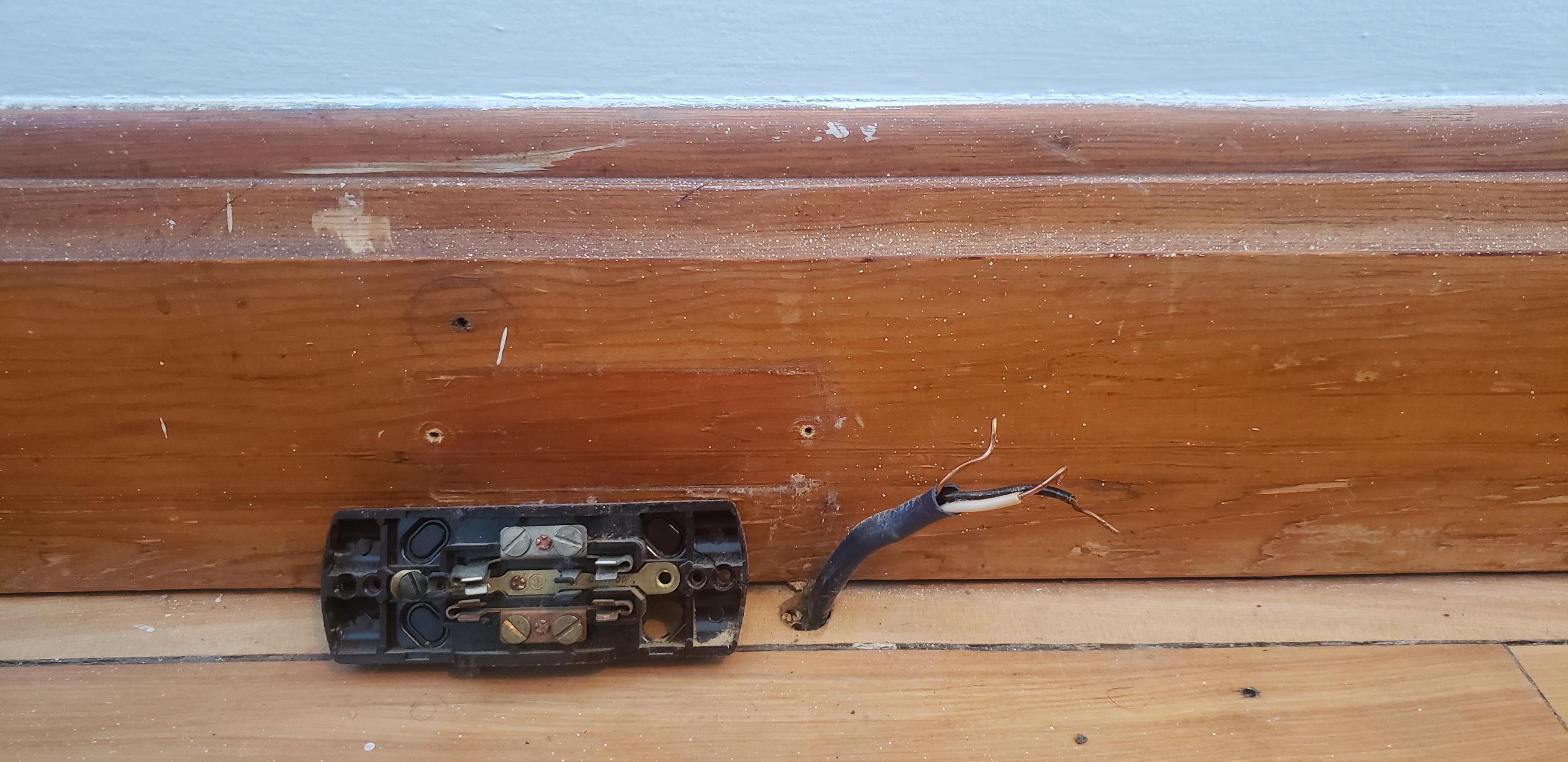 How to properly install a new outlet? Wire is short and has no loose. Moulding is hard to remove