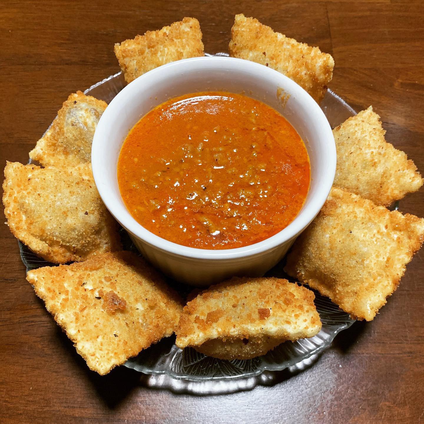 St. Louis style toasted ravioli with meat sauce r/pasta