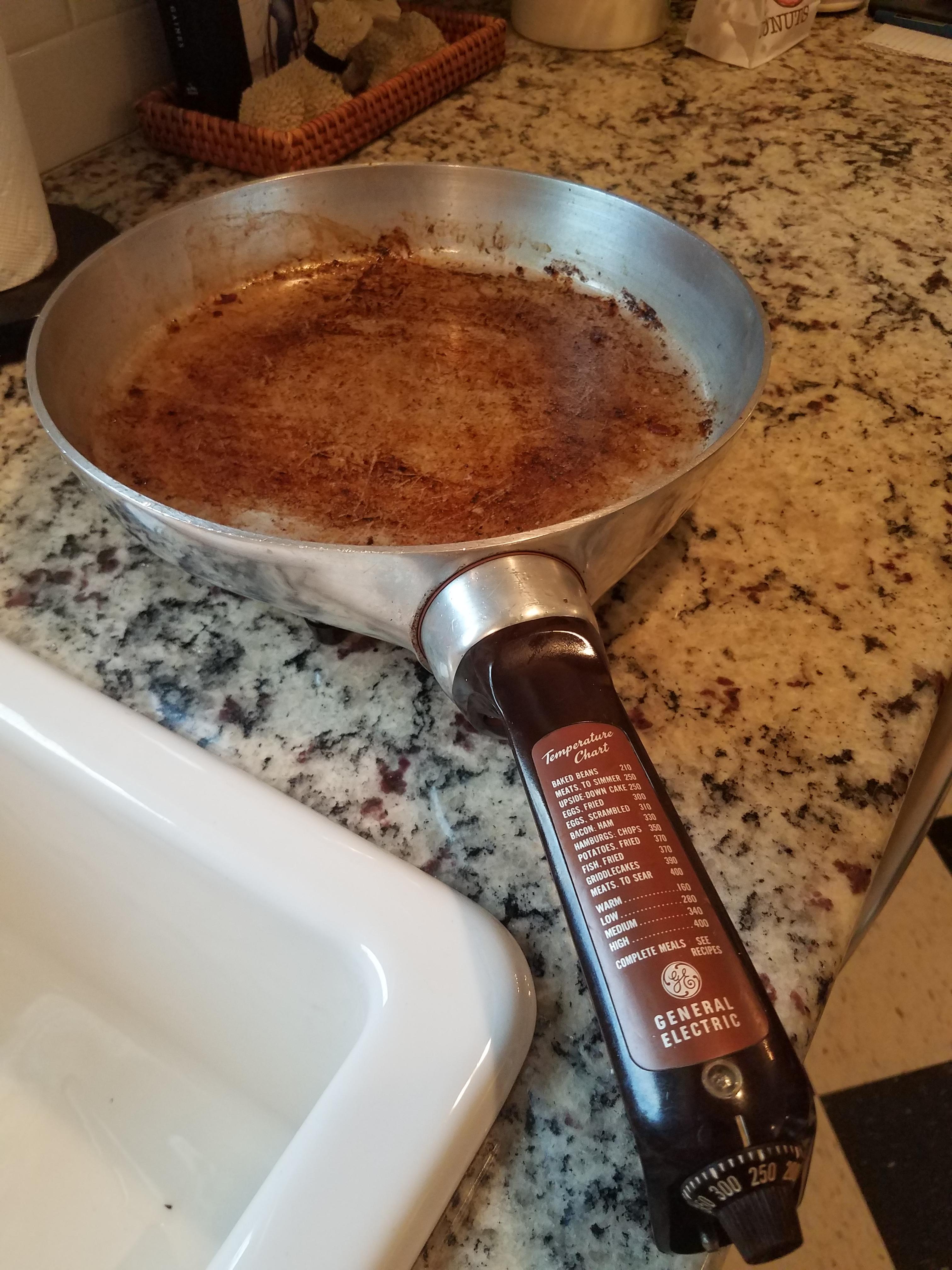 1950s GE Electric Skillet owned for 60 years. Still makes great bacon. r/BuyItForLife