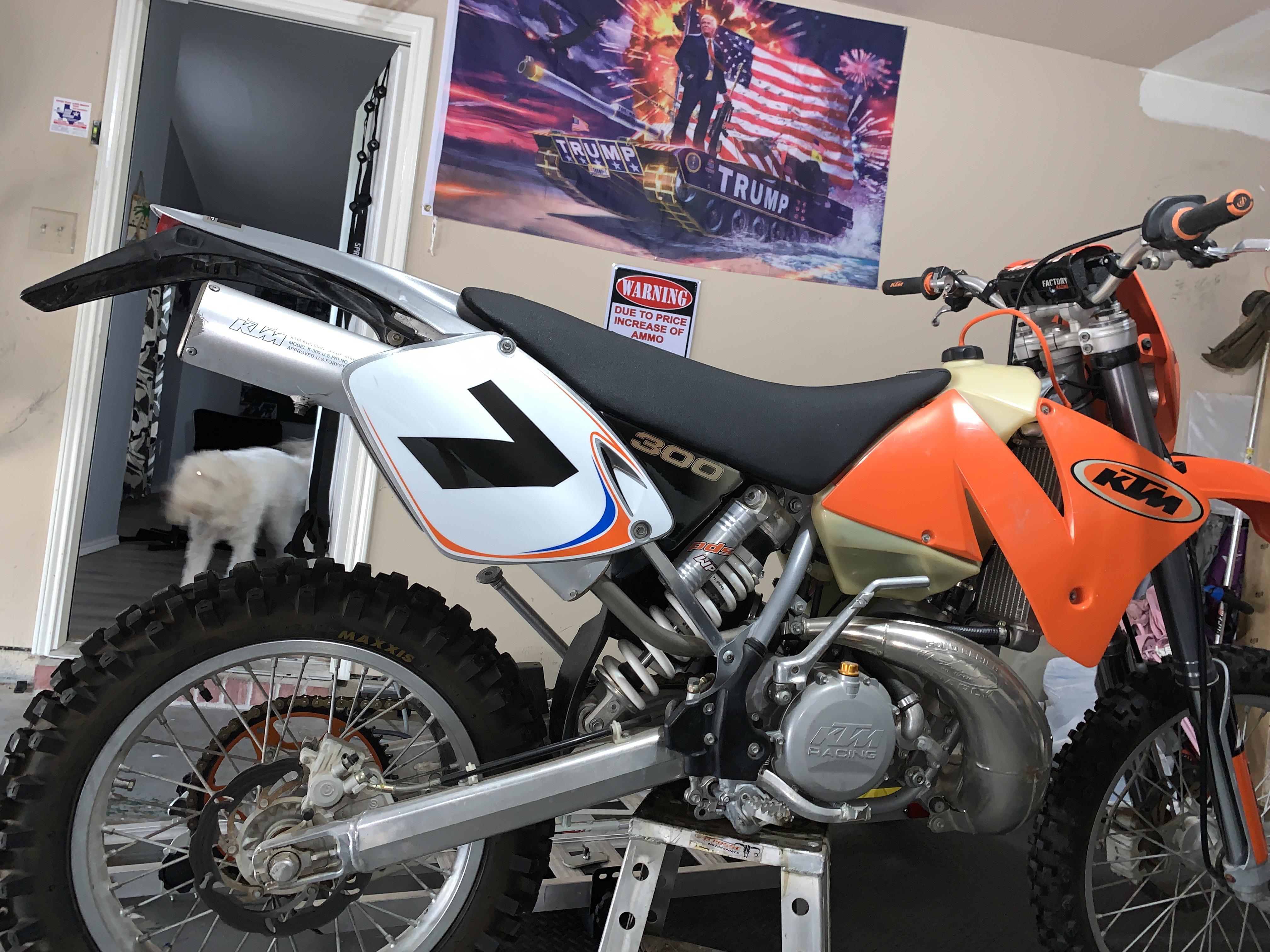 Cherry 🍒 2002 Ktm 300 EXC : r/Dirtbikes