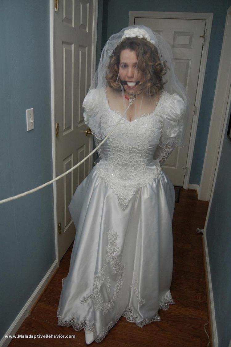 Bride in purest white r/bdsm