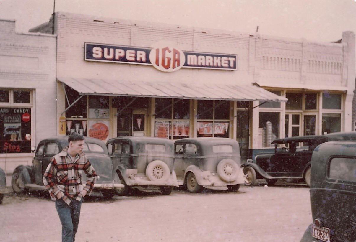 Small town simplicity Ashland, MO in 1946 r/OldSchoolCool