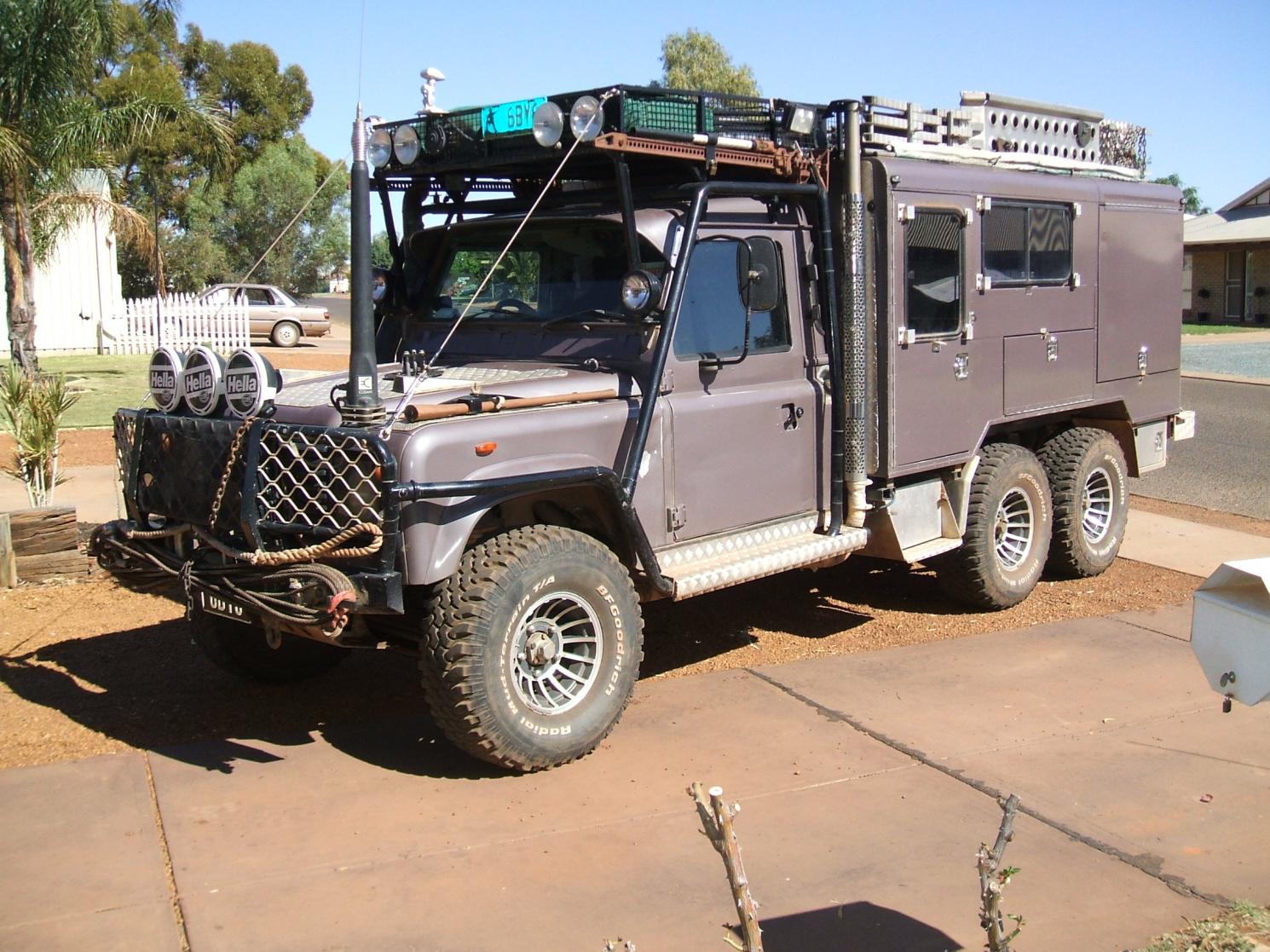 LandRover Perentie 6x6 Ready for the Australian outback r/WeirdWheels