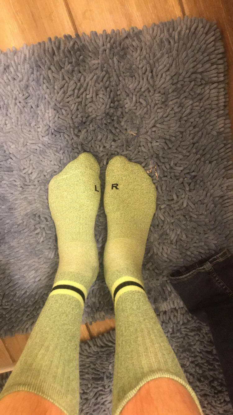 under armor socks that tell you what foot too put them on