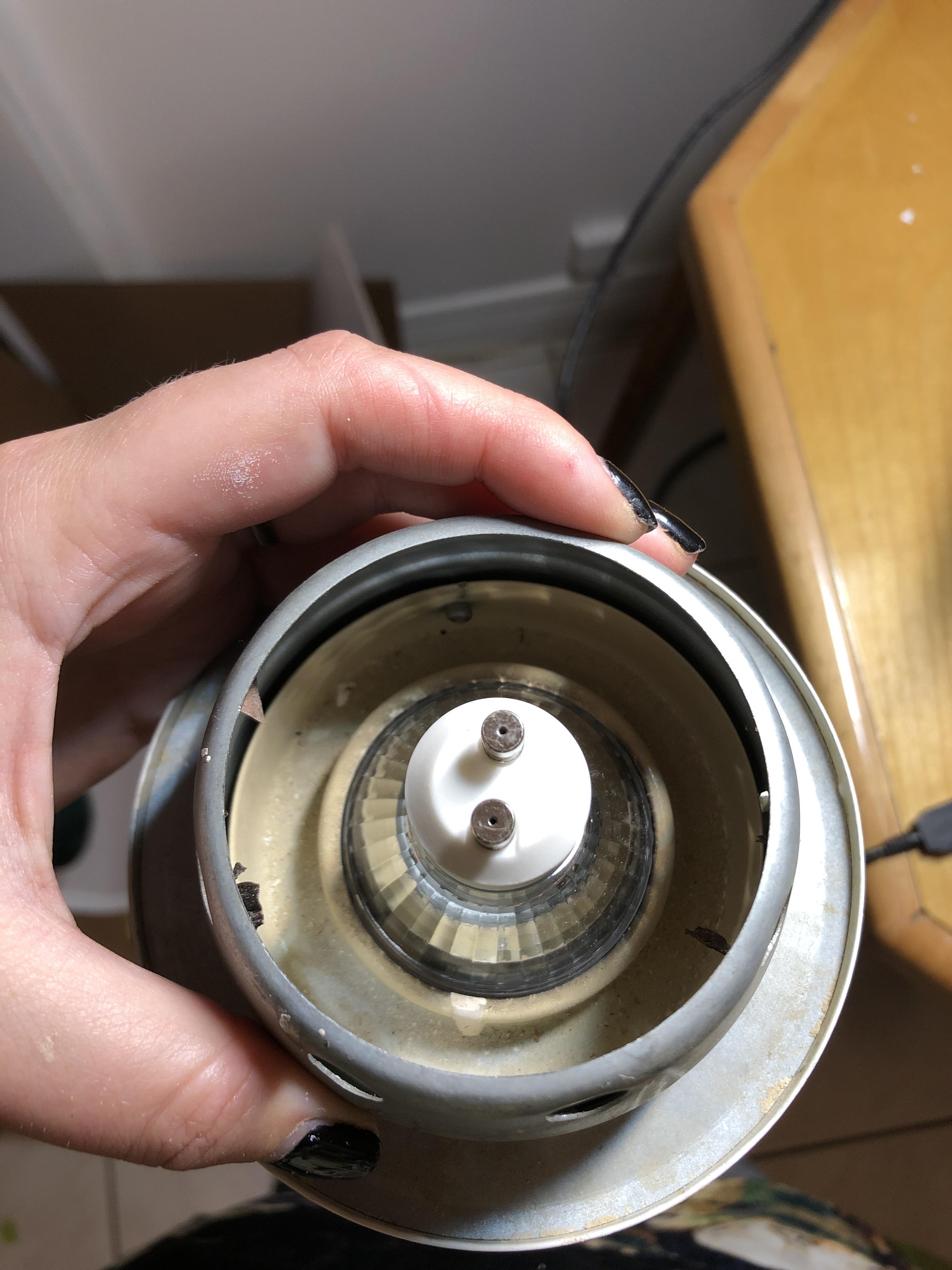 Anyone knows how to remove that lightbulb?! I cant twist it, push it or