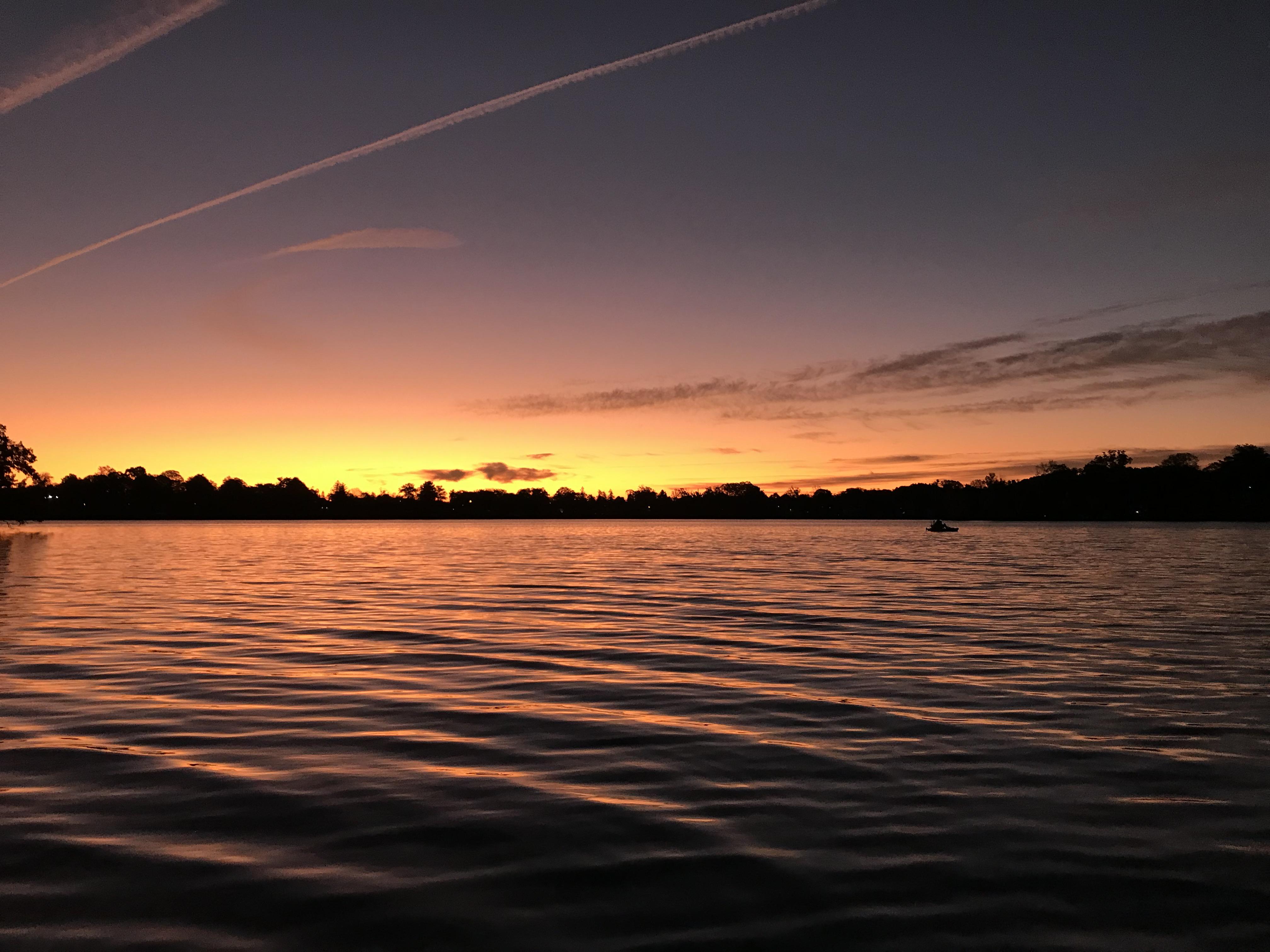Kayak fishing in Mahopac, New York r/sunrise