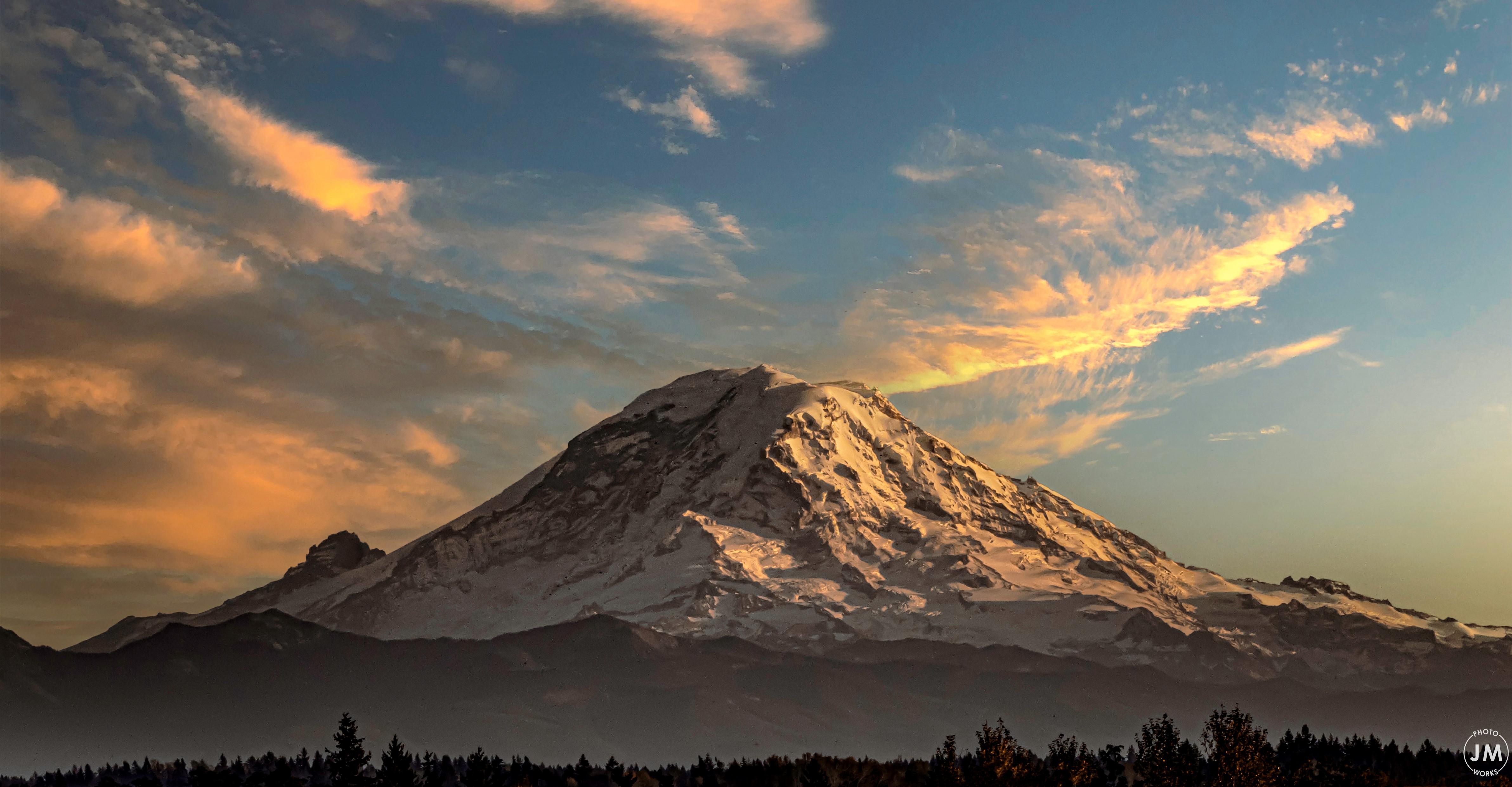 Mt. Rainier in the fall Auburn, WA [OC][4768x2482] r/EarthPorn