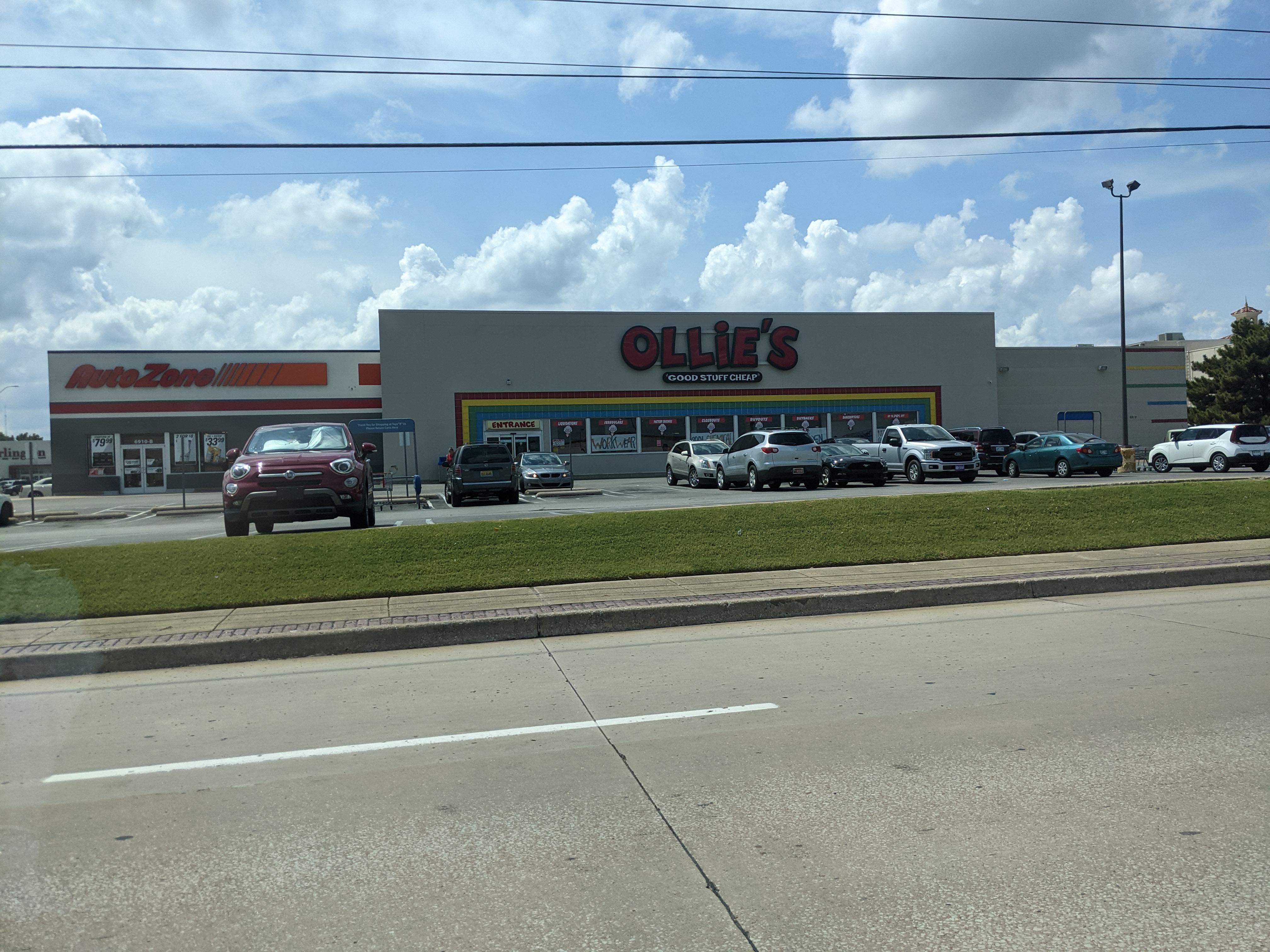 Former Toys R Us, now... two separate stores r/NotFoolingAnybody