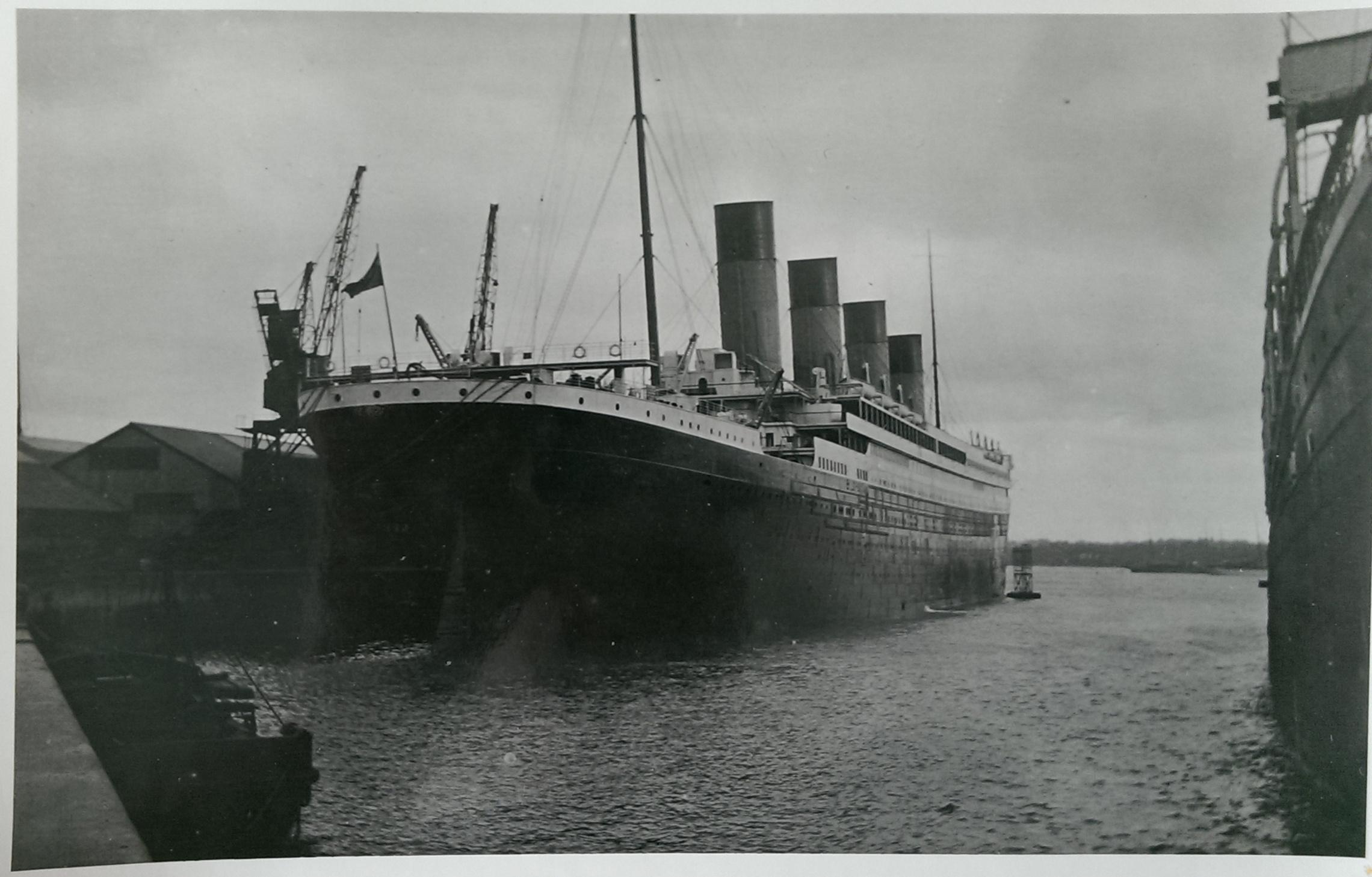 Beautiful Stern shot of Titanic at Southampton docks r/titanic