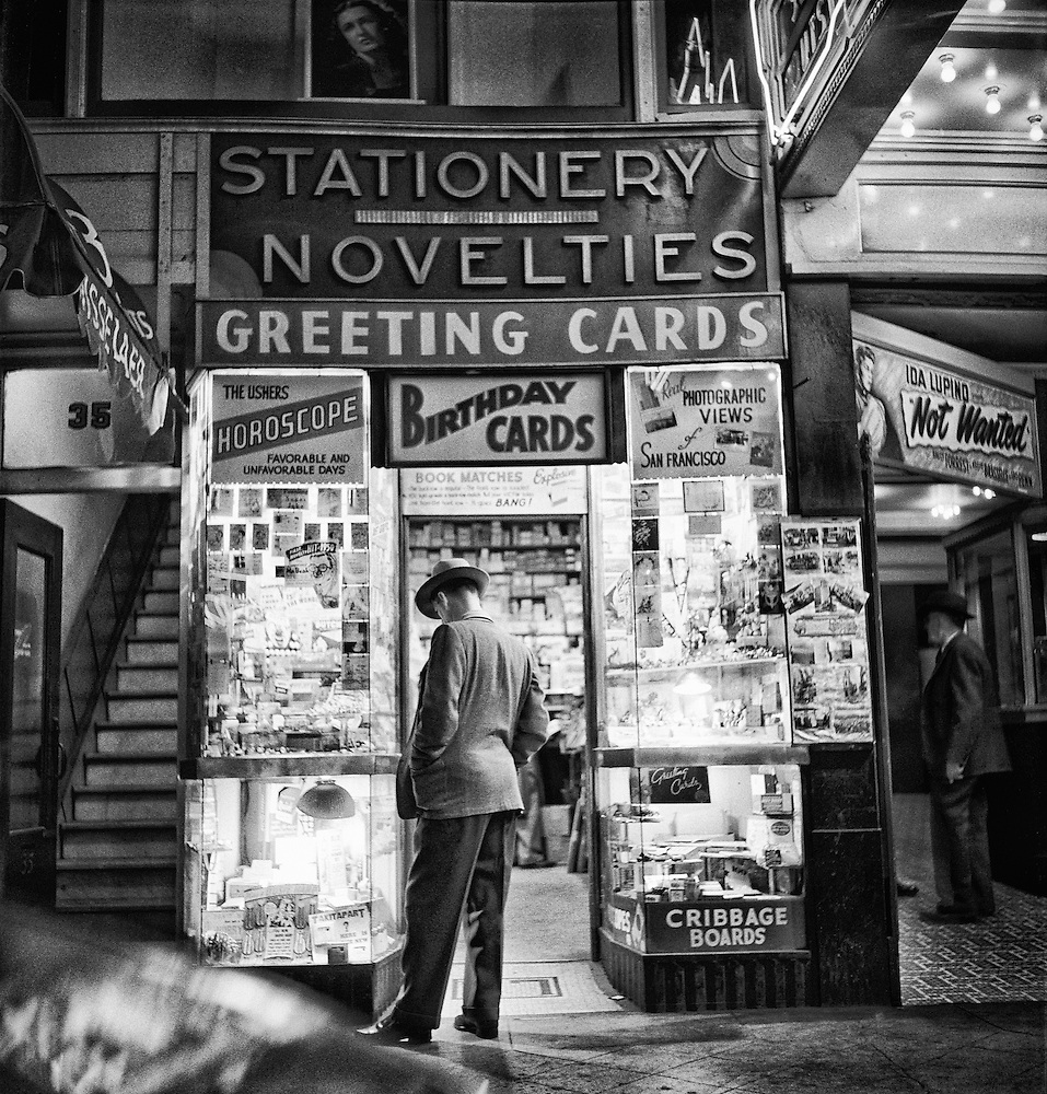 Novelty shop, San Francisco, 1947 (Photo by Fred Lyon) r/TheWayWeWere