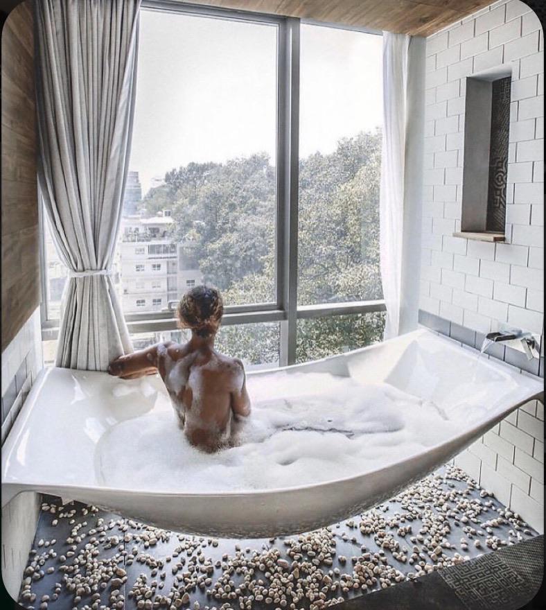 This Suspended Bathtub r/Design